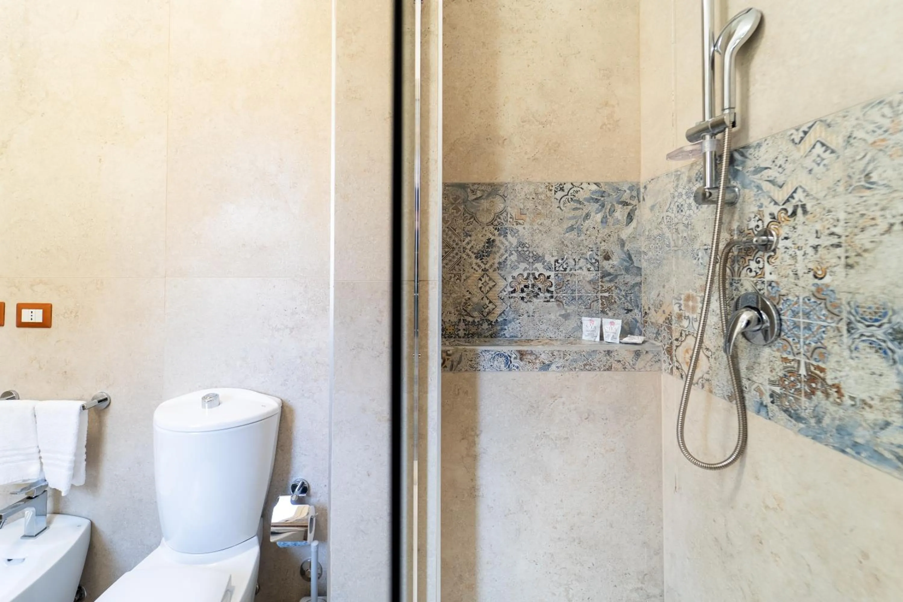 Shower in RESIDENCE ARCHIMEDE