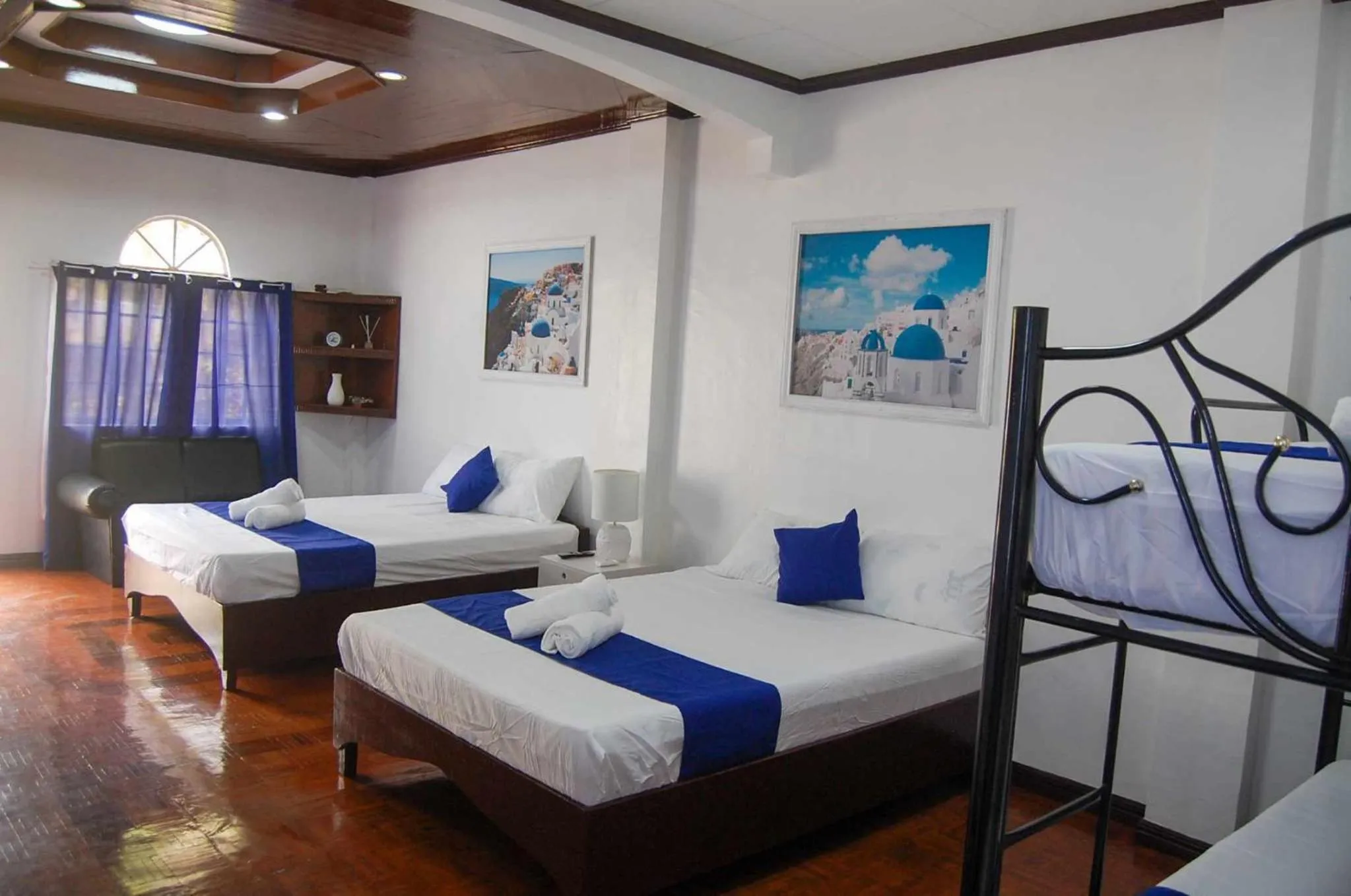 Bed in Rockwalled Adventure Resort by Hiverooms