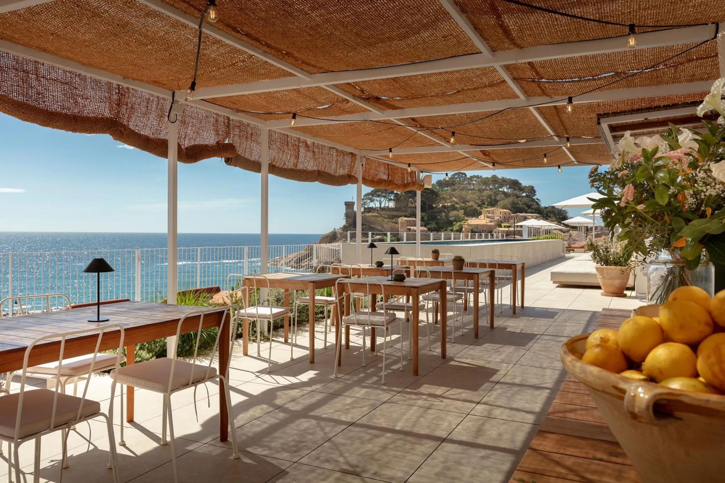 Lounge or bar in Elisabeth by the Sea Hotel