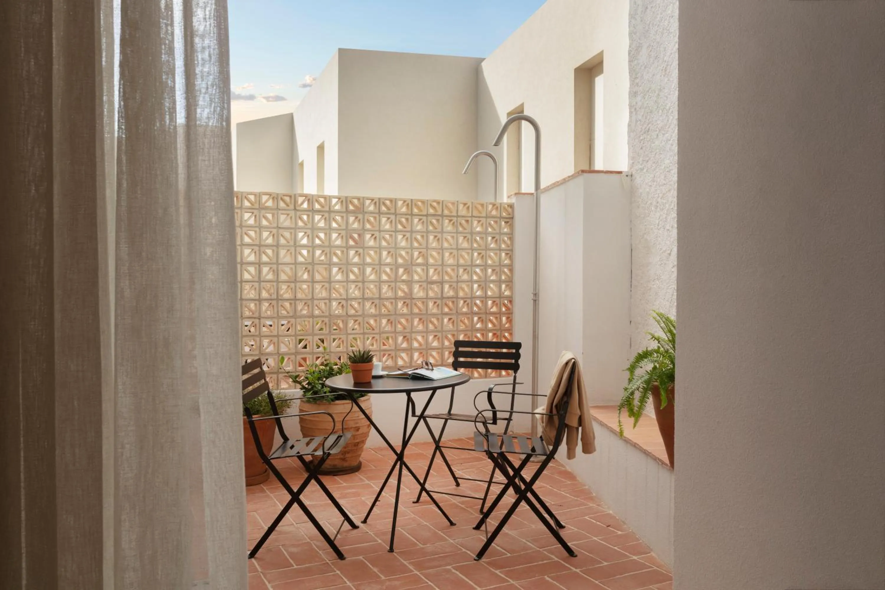 Patio in Elisabeth by the Sea Hotel