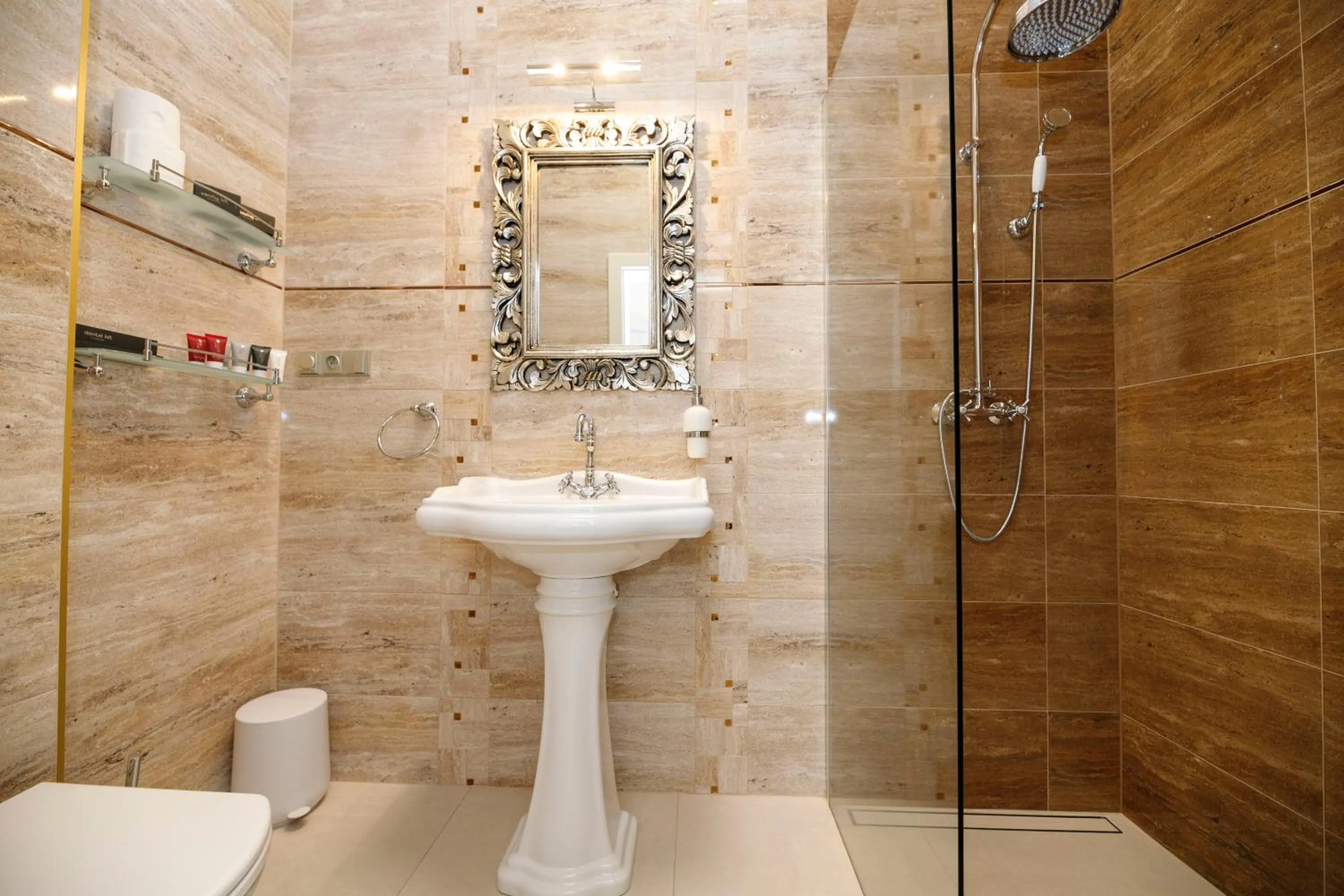 Shower in Zámek Kvasetice