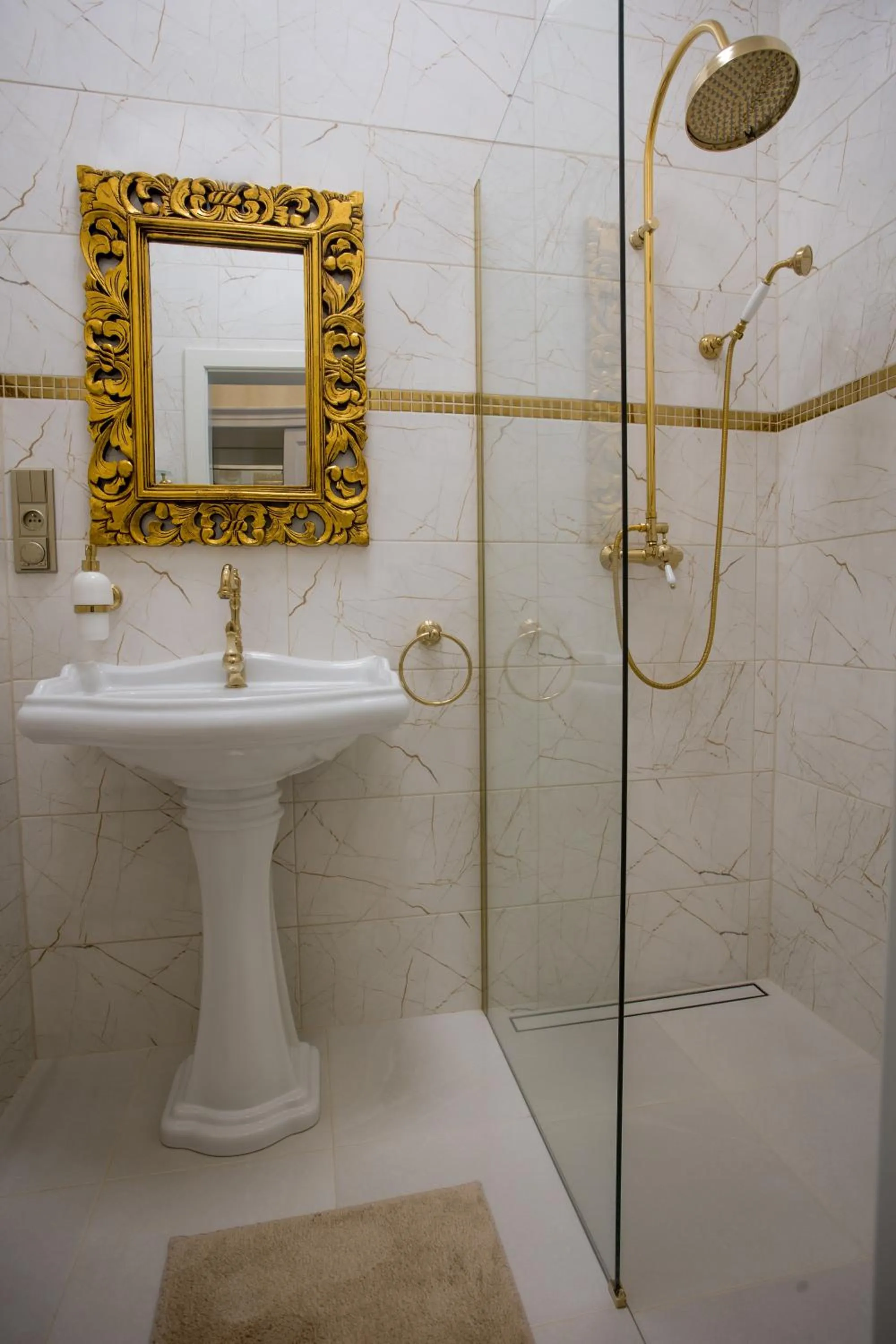 Shower in Zámek Kvasetice