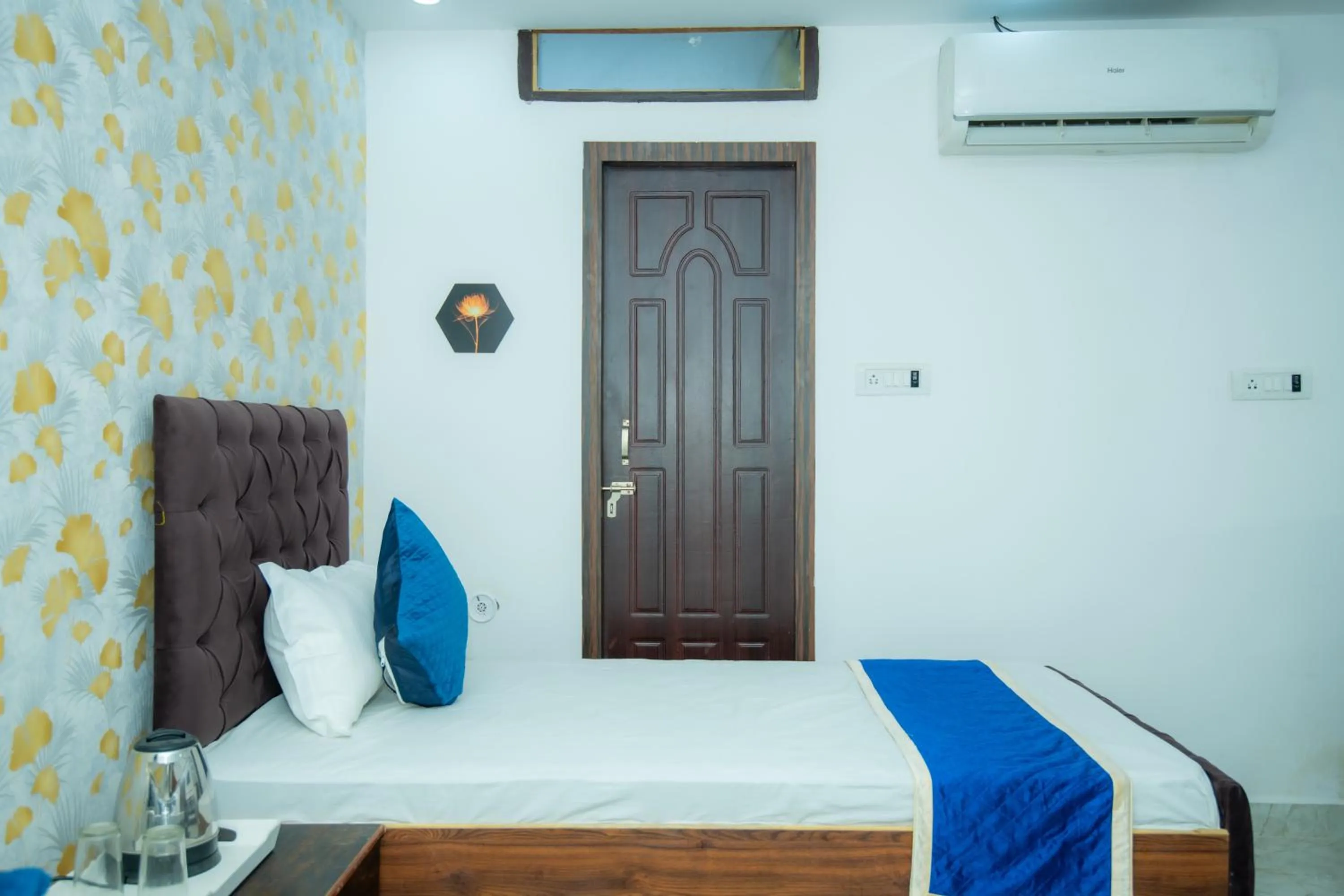 Bed in Hotel Blossom