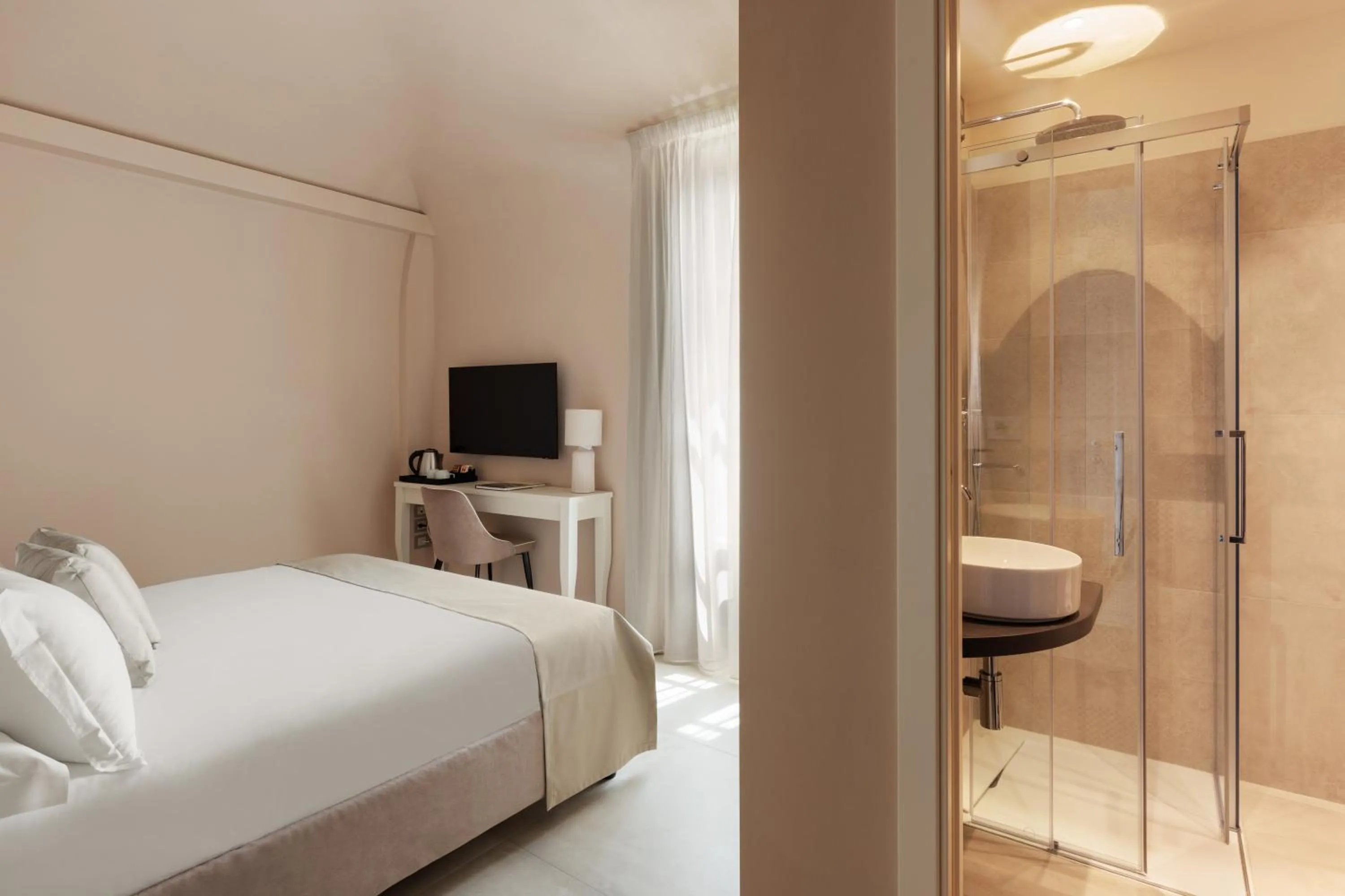 Shower, Bed in Prato dei Miracoli Residenza d'Epoca