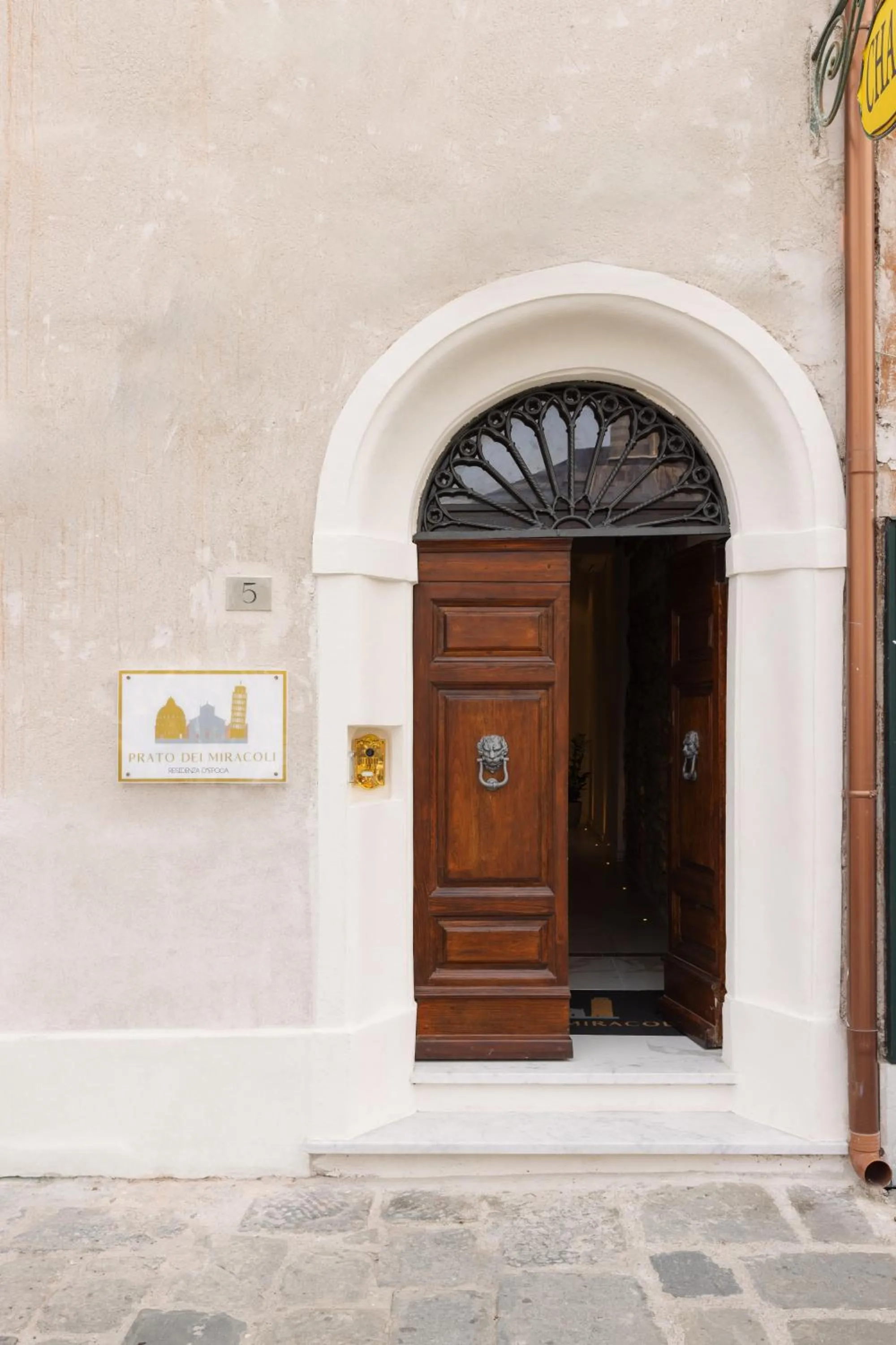 Property building in Prato dei Miracoli Residenza d'Epoca