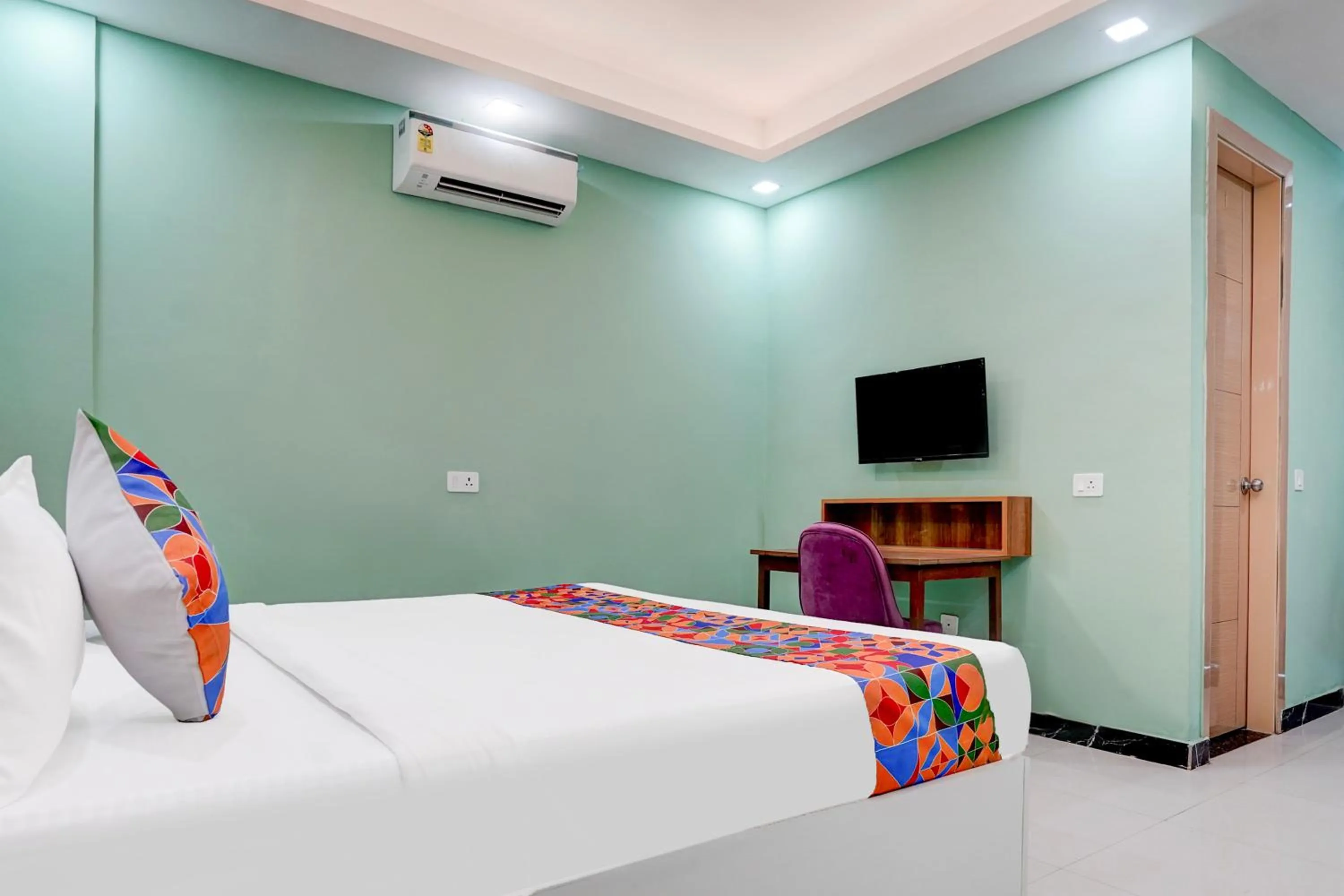 Bed in FabHotel Sky - Nr Sapphire 83 Mall, Manesar