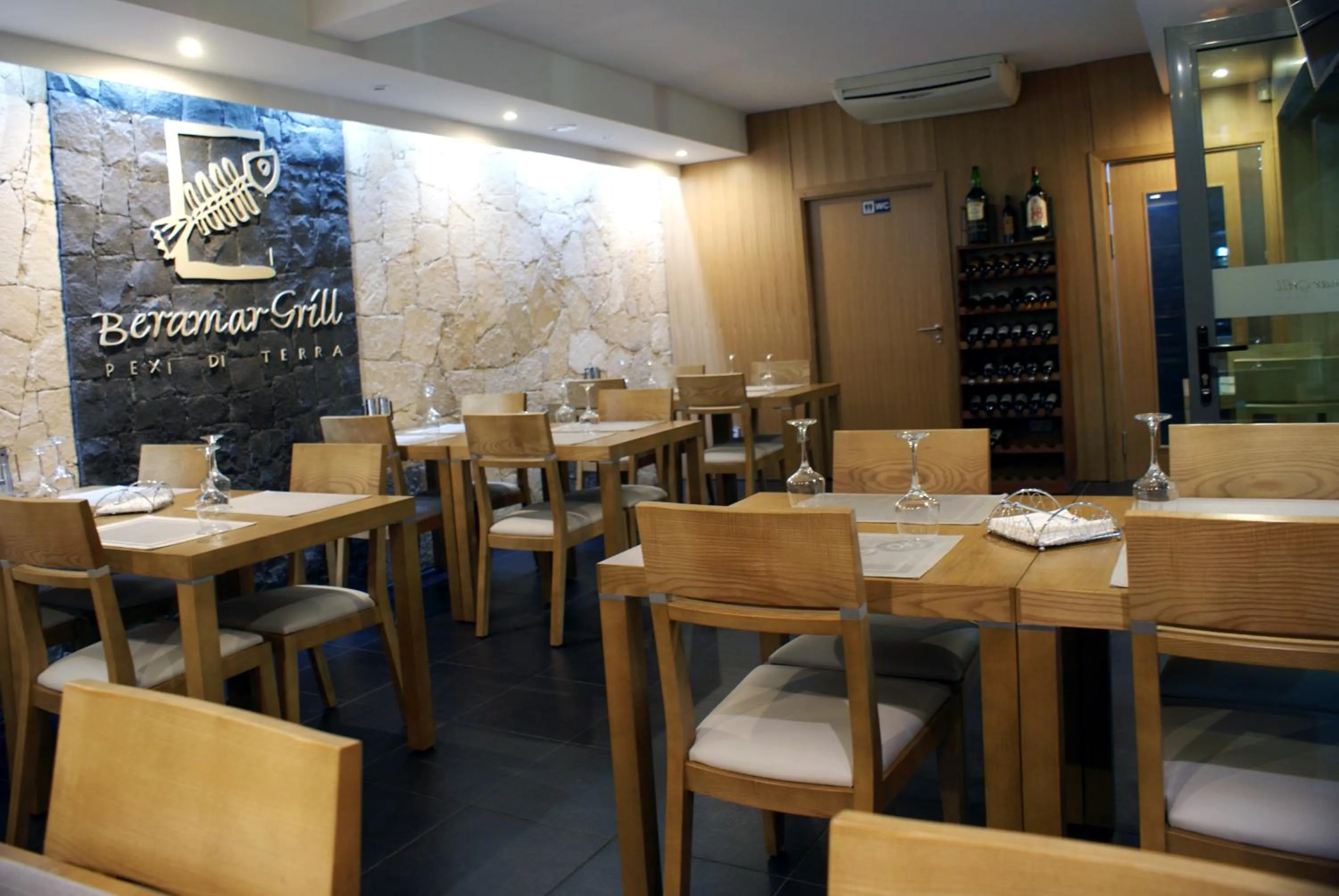 Restaurant/places to eat in Beramar Hotel