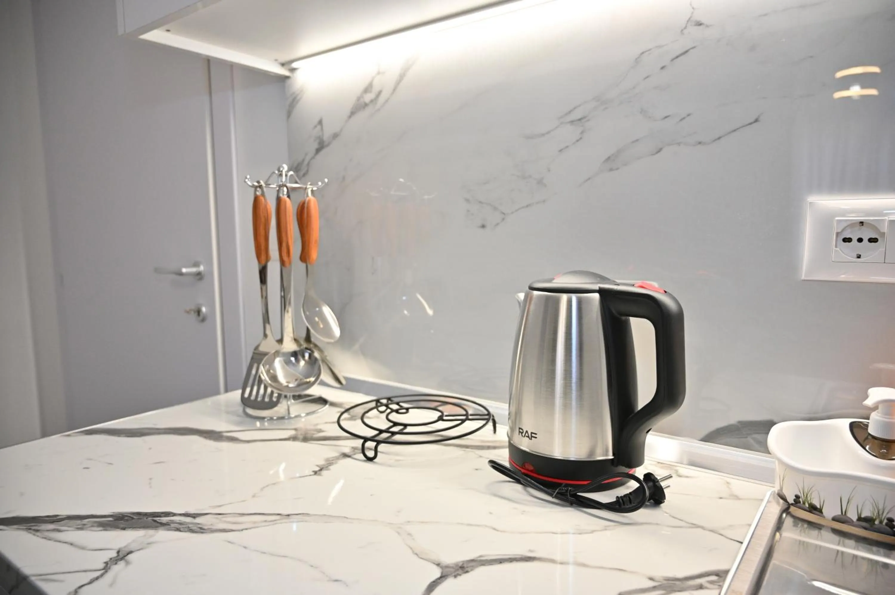 Coffee/tea facilities in Elite Apartments