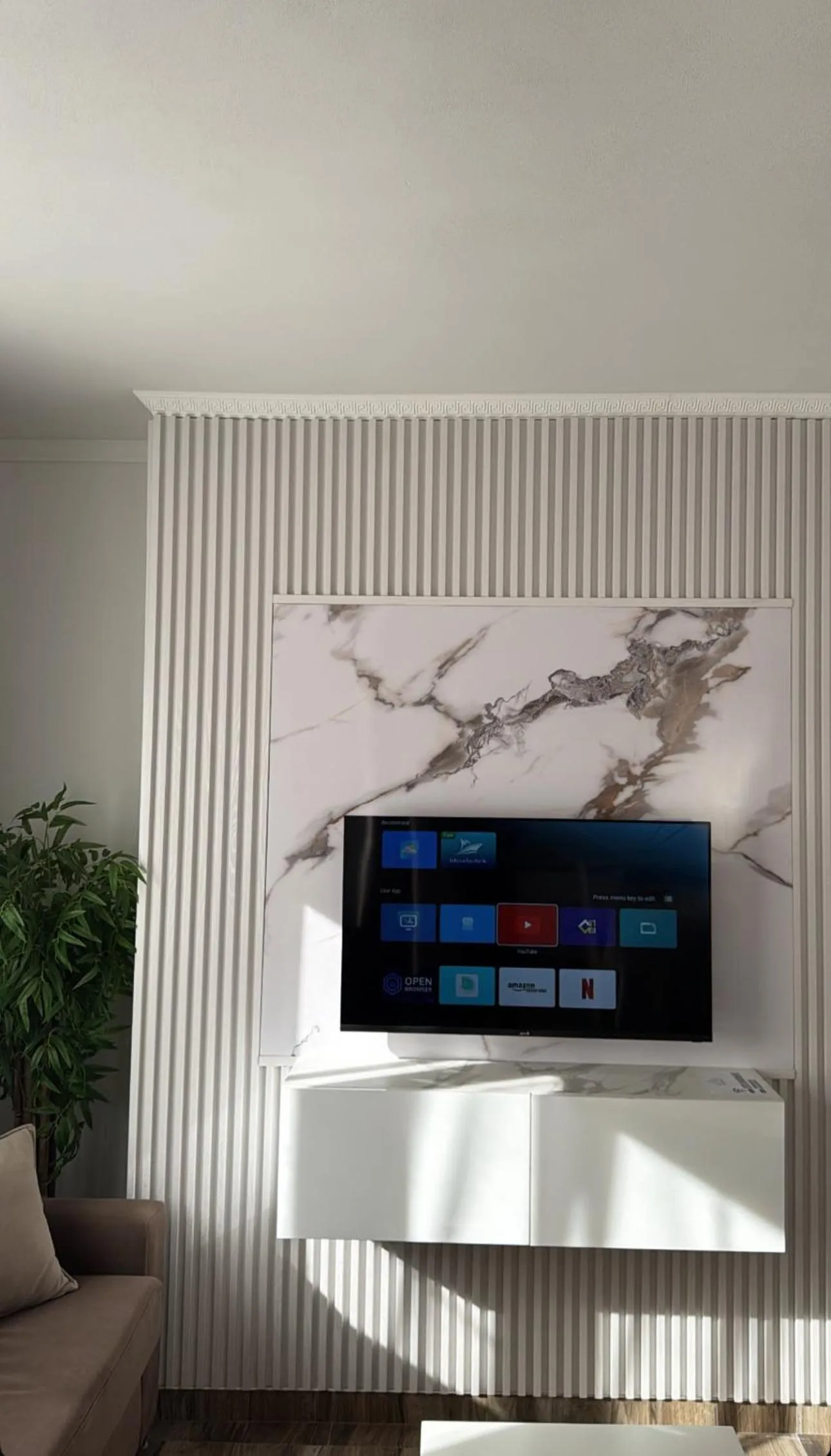 Communal lounge/ TV room in Elite Apartments