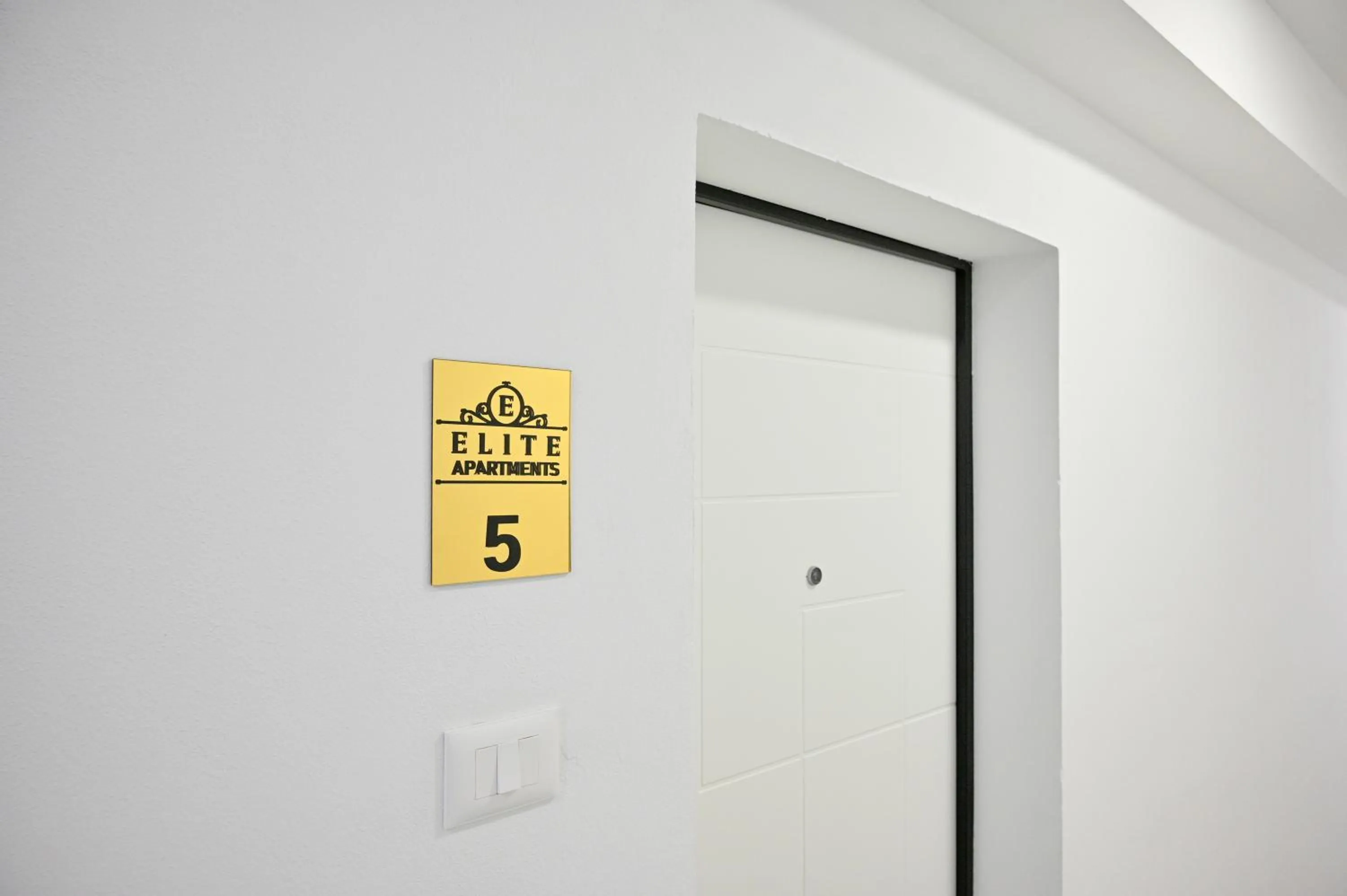 Logo/Certificate/Sign in Elite Apartments