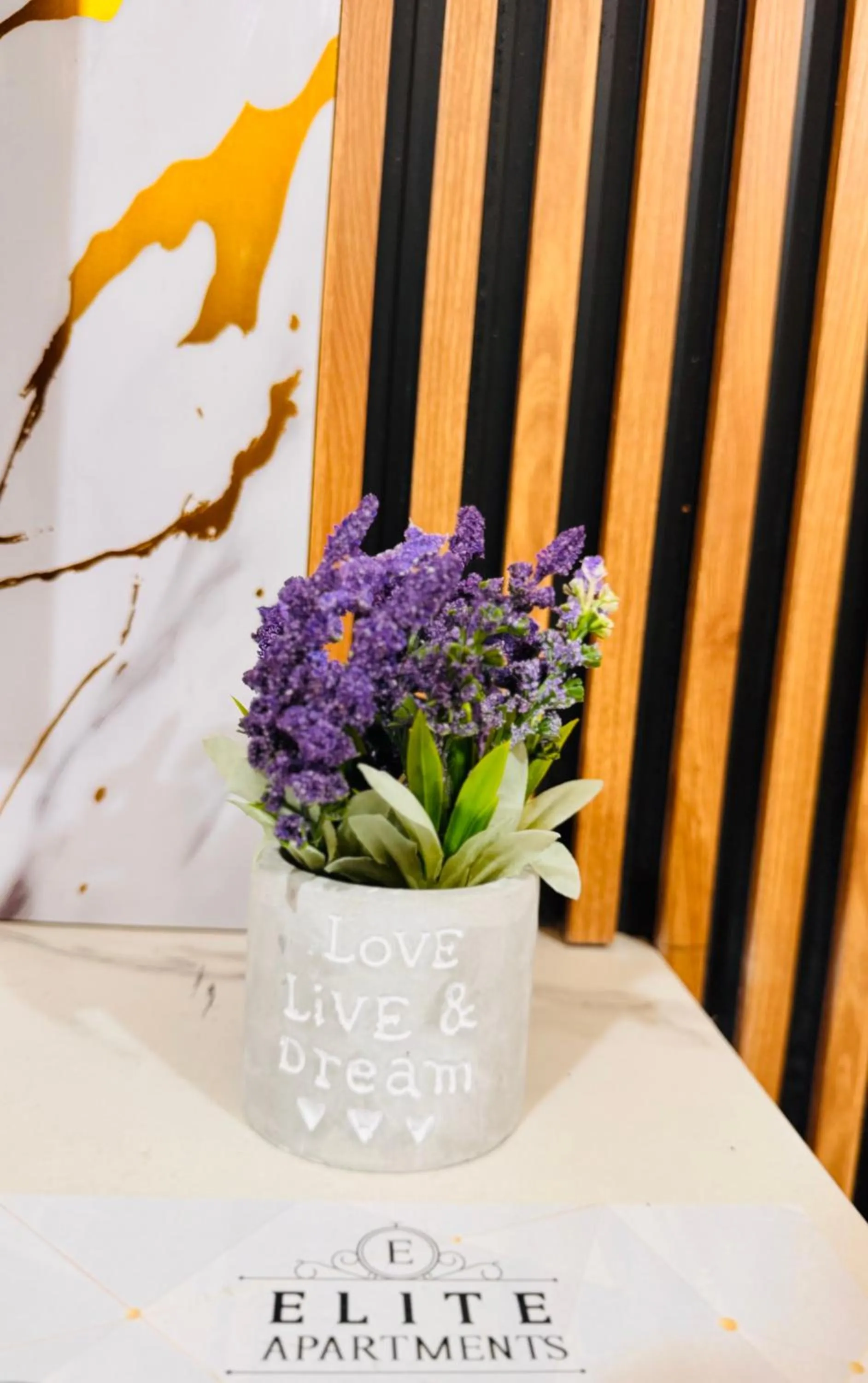 Decorative detail in Elite Apartments