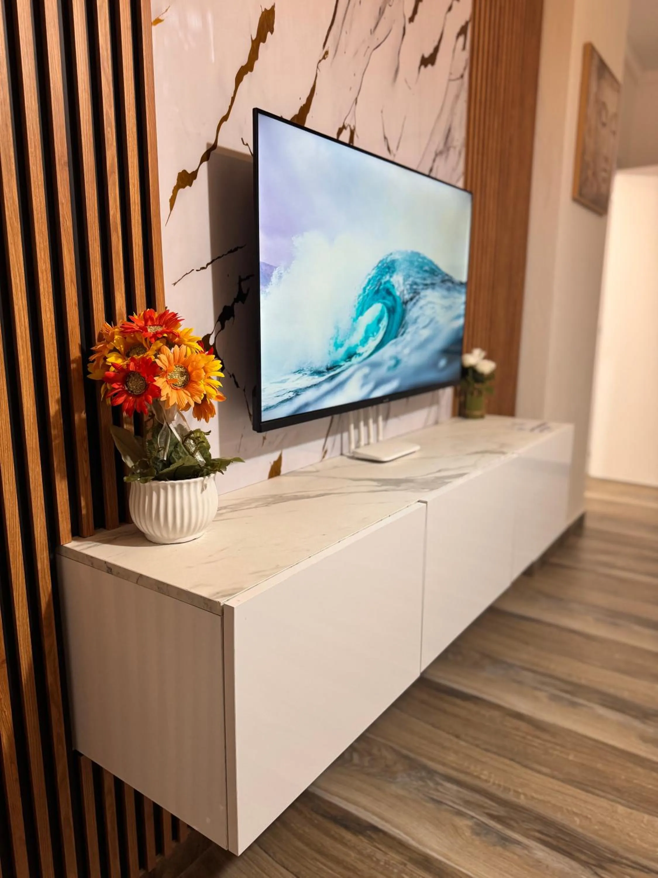 Communal lounge/ TV room in Elite Apartments