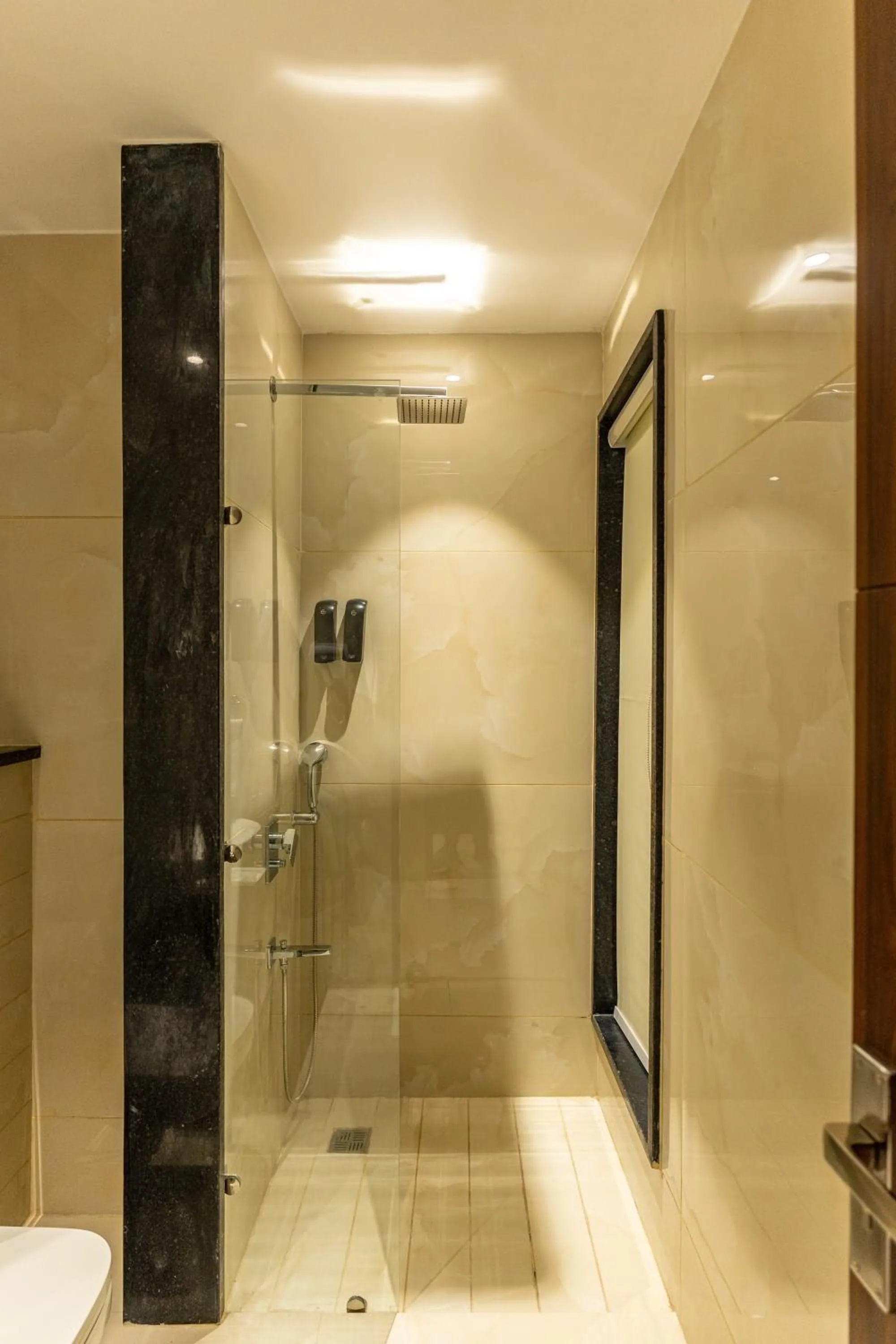 Bathroom in City Klyde Inn