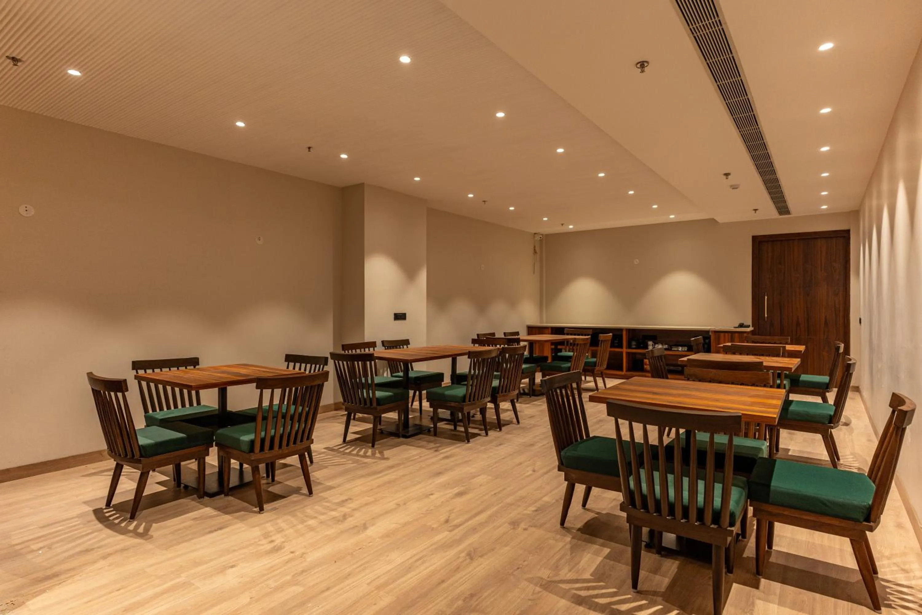 Restaurant/places to eat in City Klyde Inn