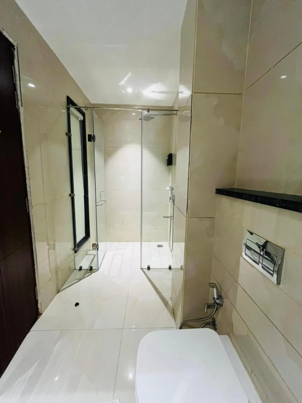 Shower in City Klyde Inn