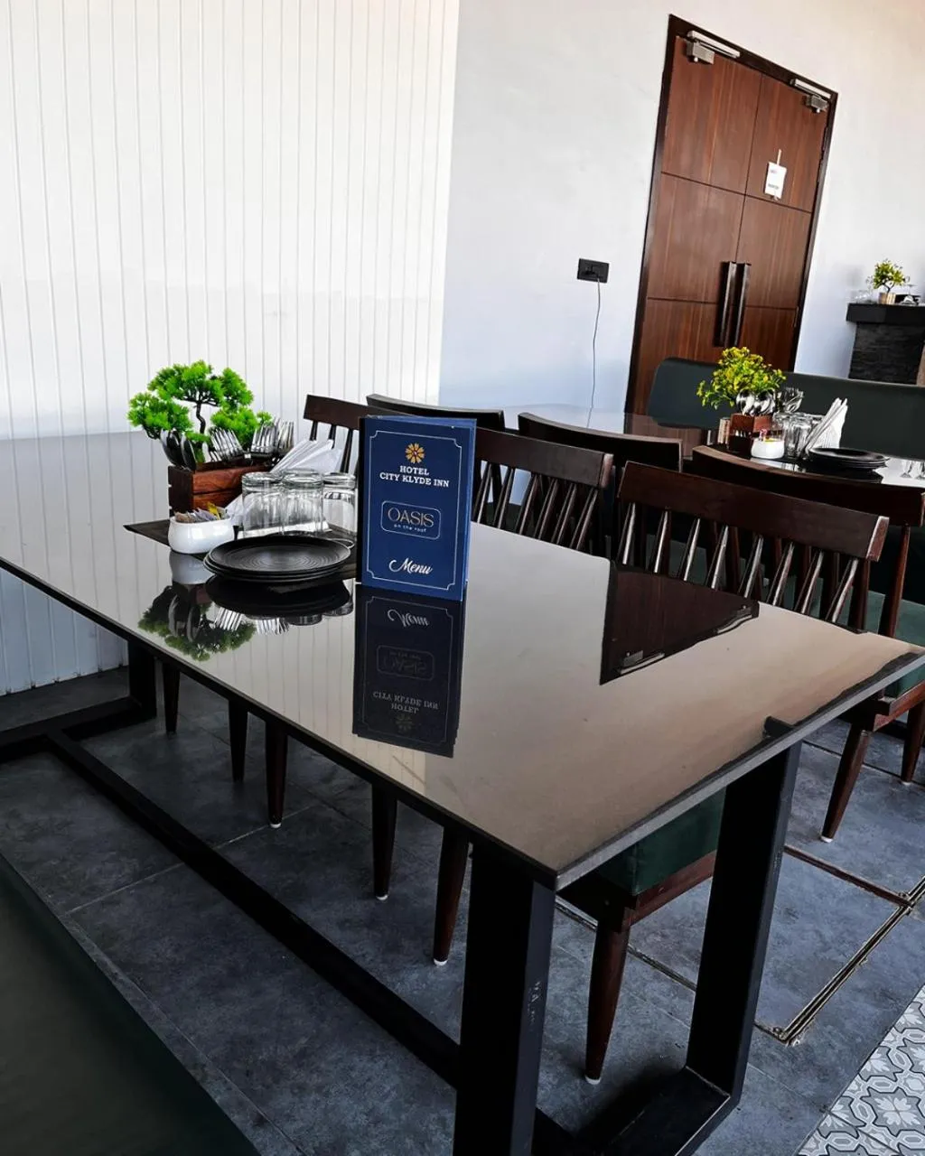 Restaurant/places to eat in City Klyde Inn