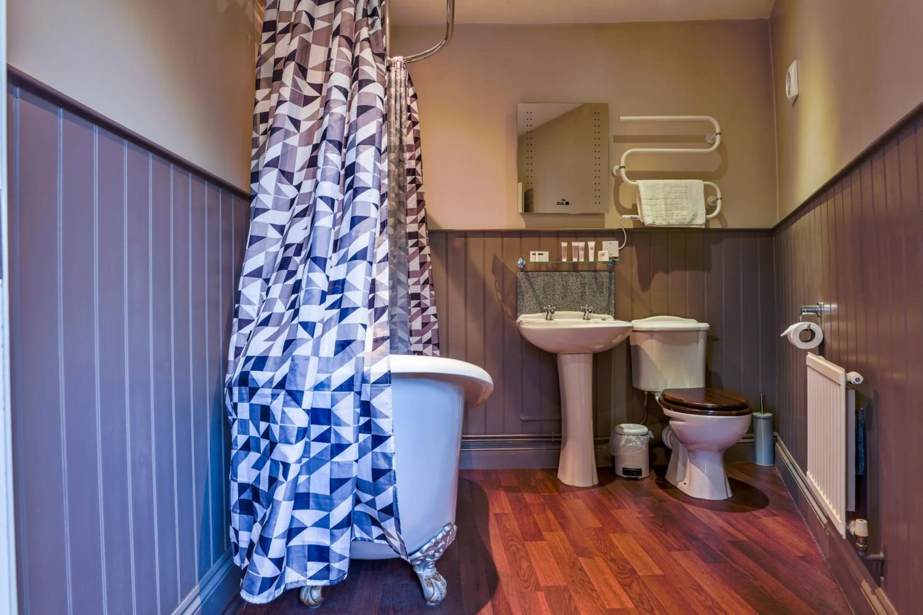 Bathroom in The Millers Arms Inn