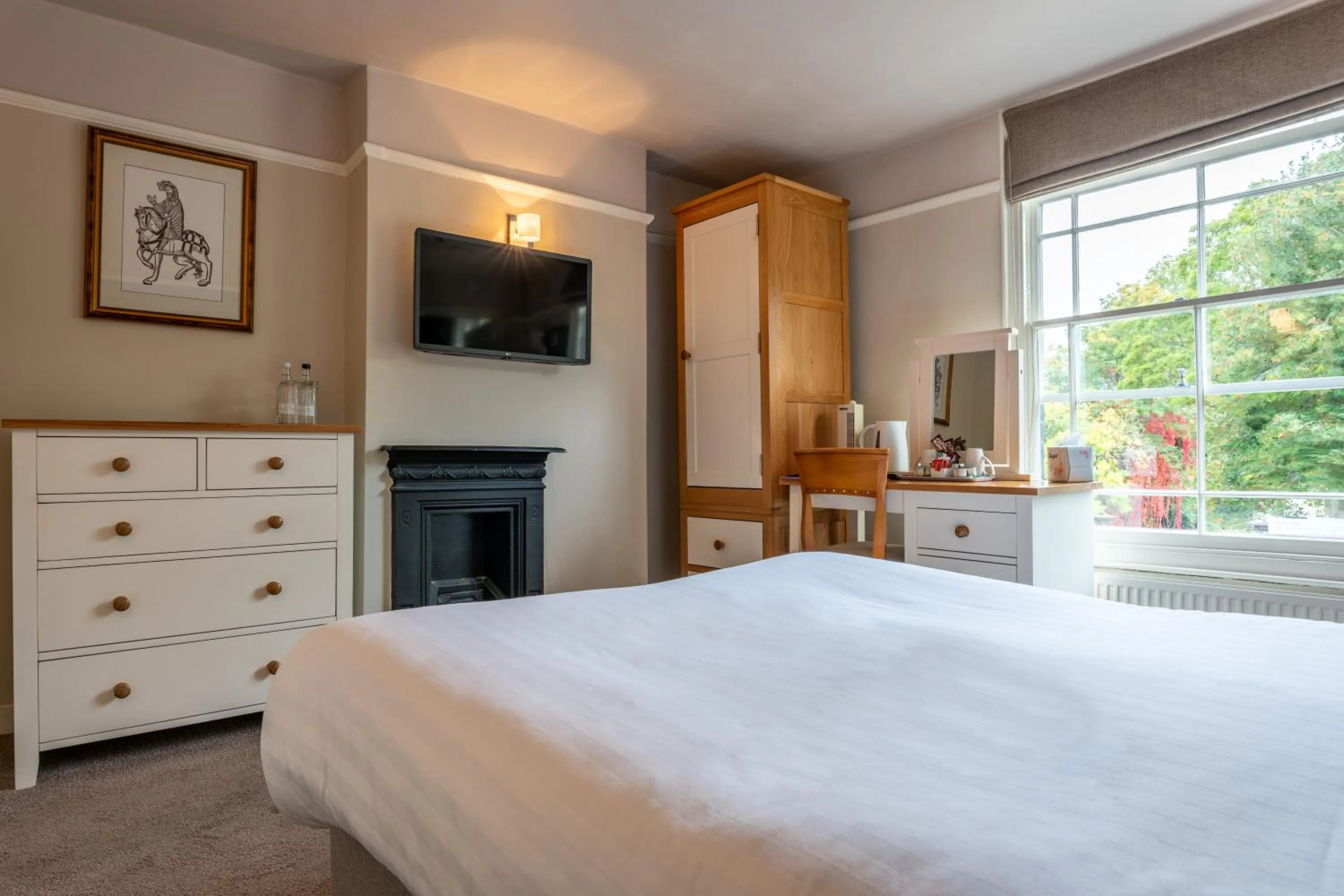 Bedroom, Bed in The Millers Arms Inn