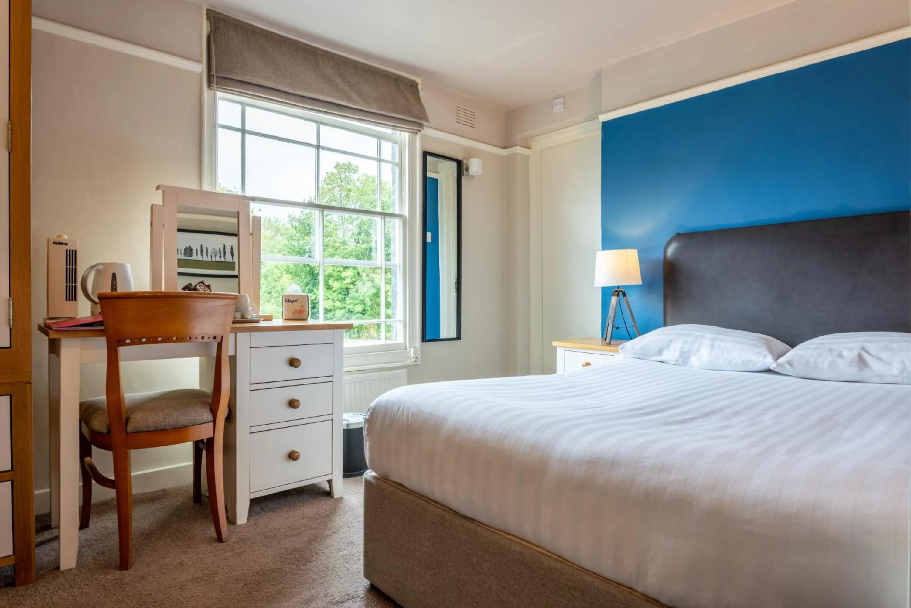 Bedroom, Bed in The Millers Arms Inn