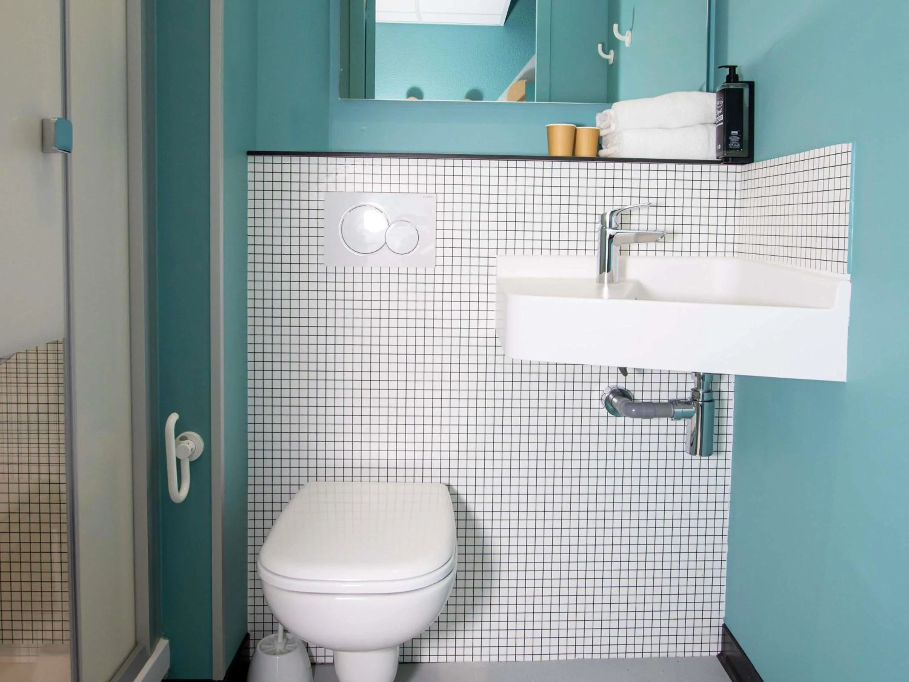 Bedroom in ibis budget Honfleur Centre