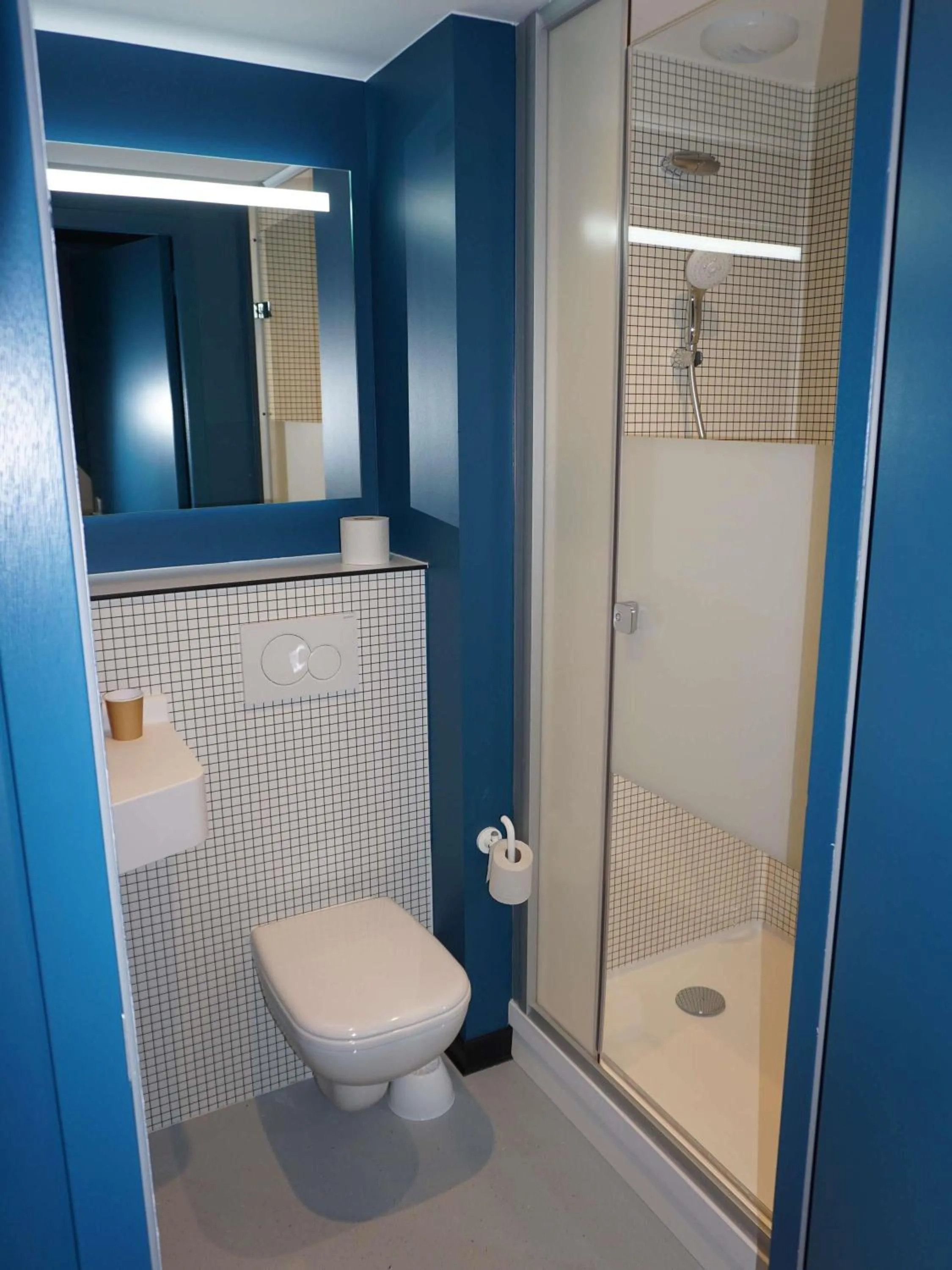 Bedroom in ibis budget Honfleur Centre