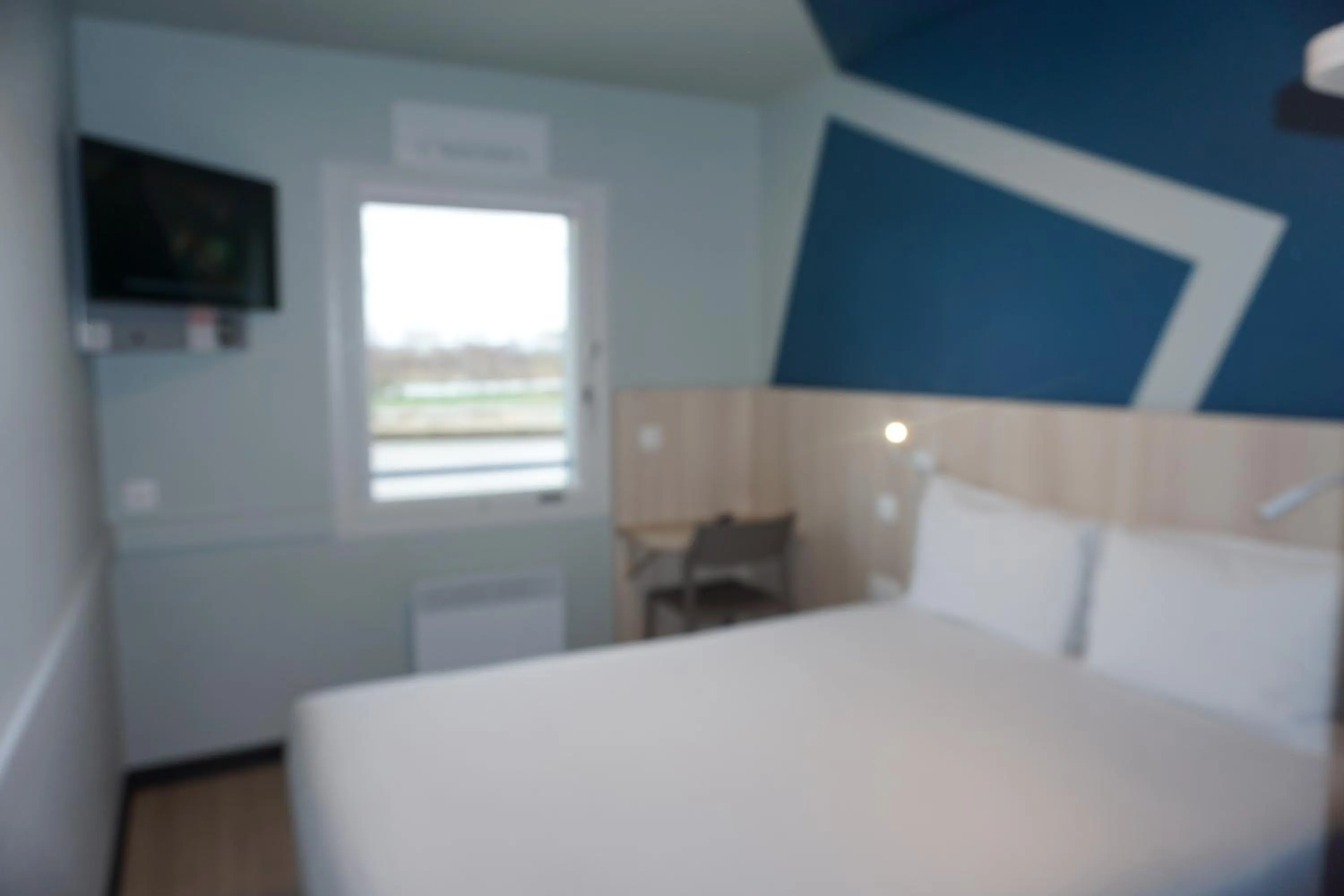 View (from property/room), Bed in ibis budget Honfleur Centre