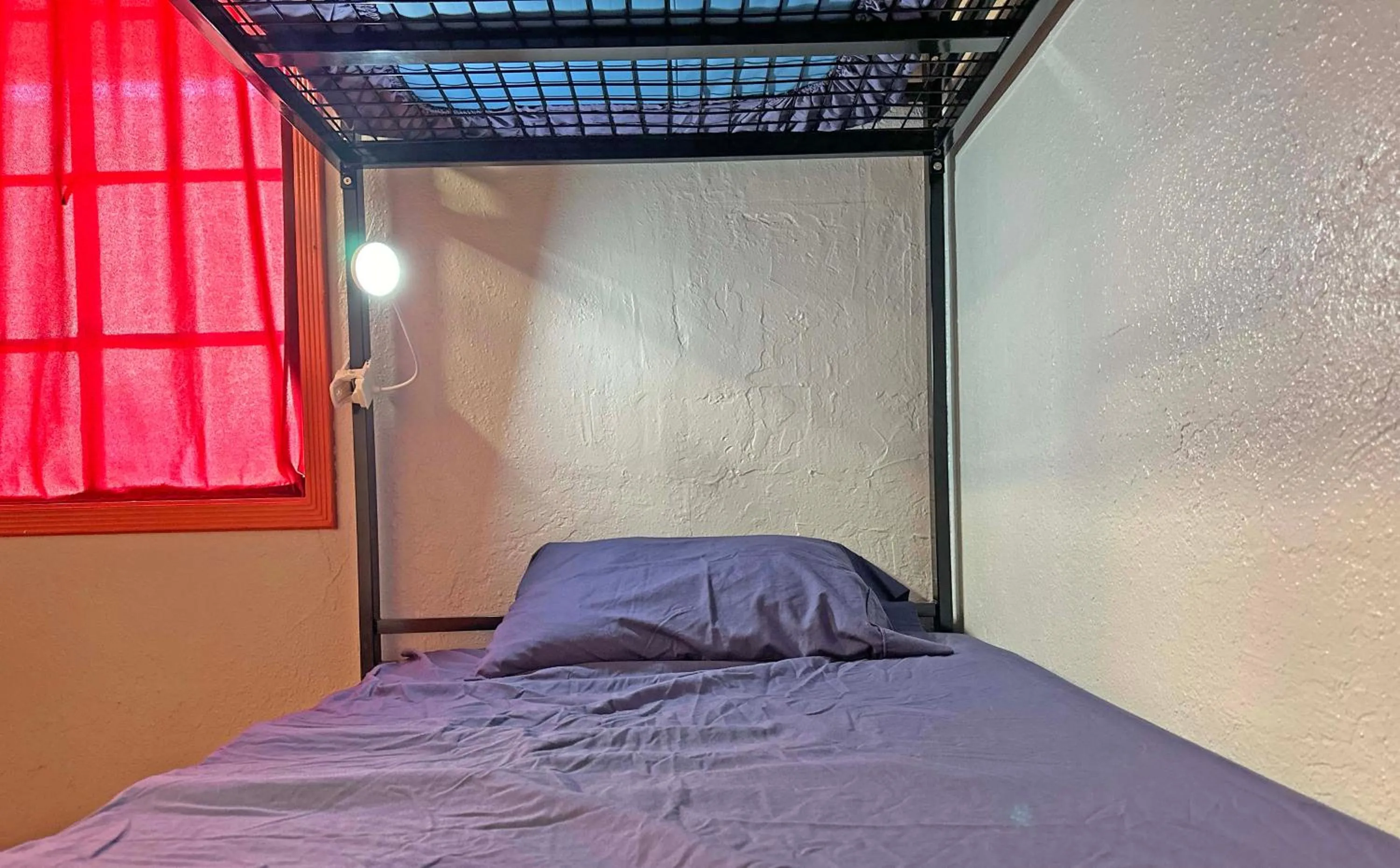 Bedroom, Bed in Sin City Hostel