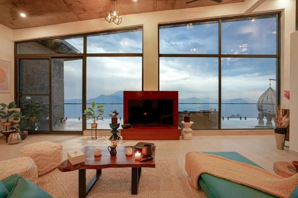 LaRiSa Mountains & Martini Villa