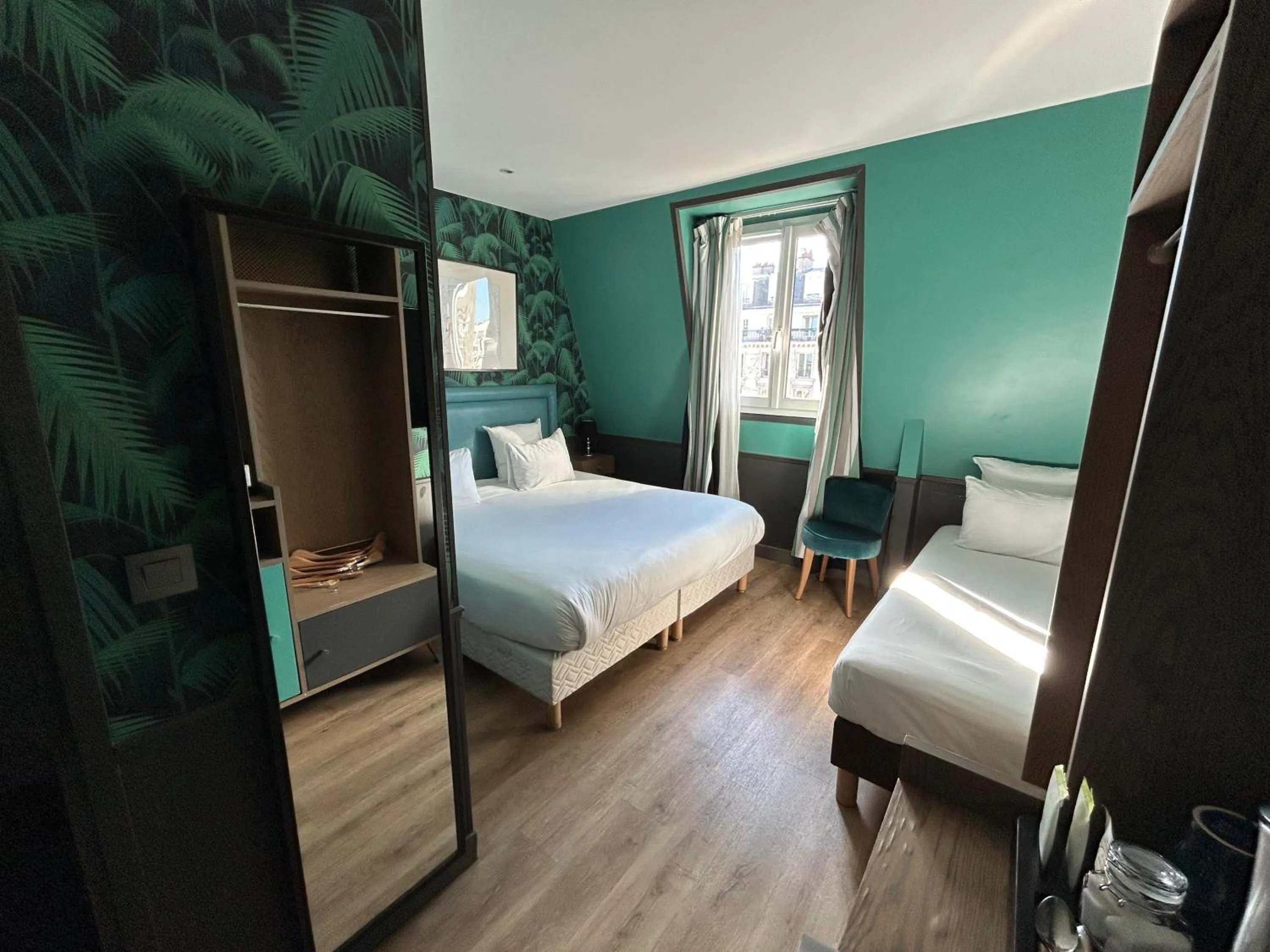 Bedroom, Bed in Hôtel La Parizienne - Proche Montparnasse