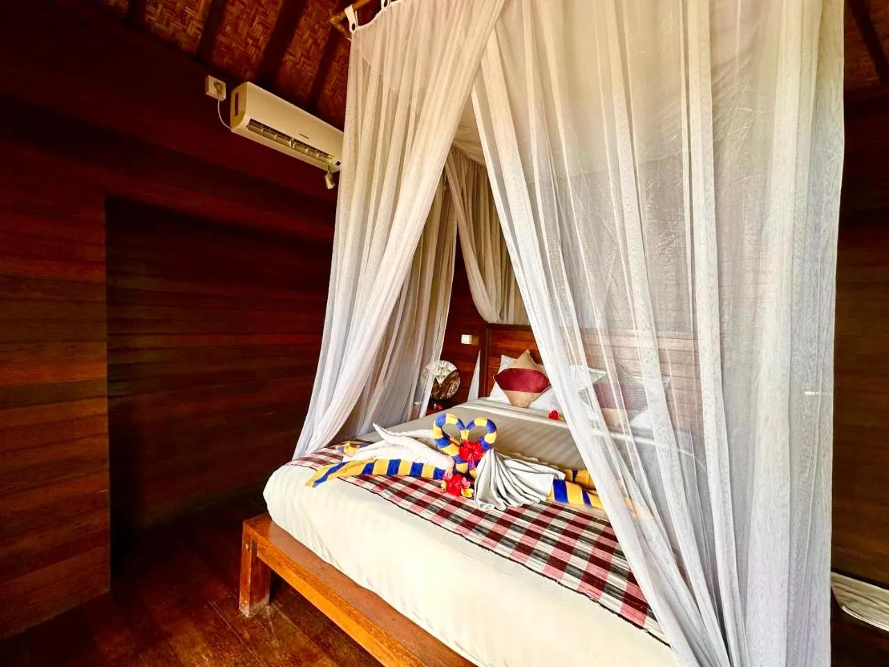 Bed in D mas huts lembongan