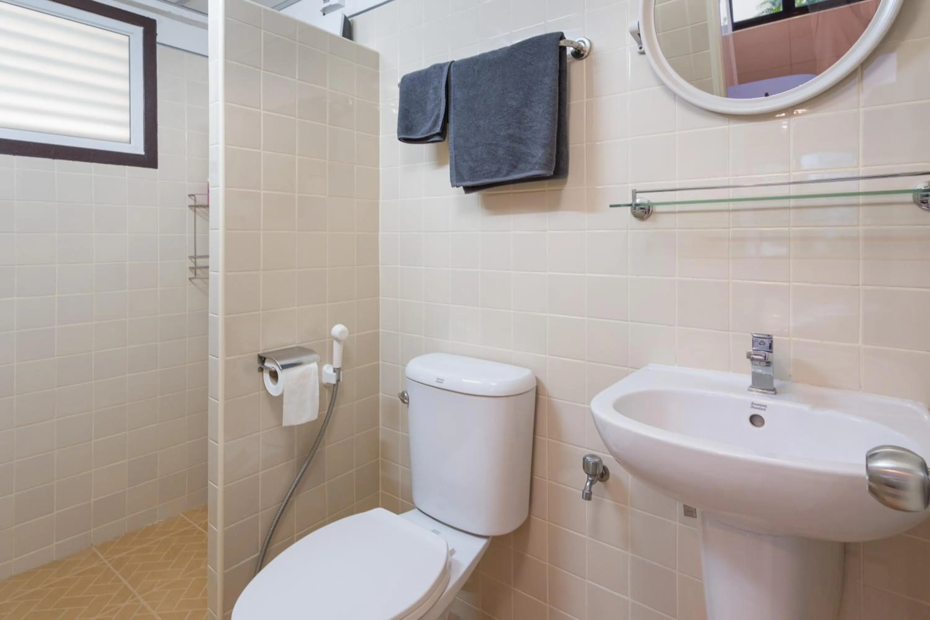 Bathroom in Homies Ratchada Hotel