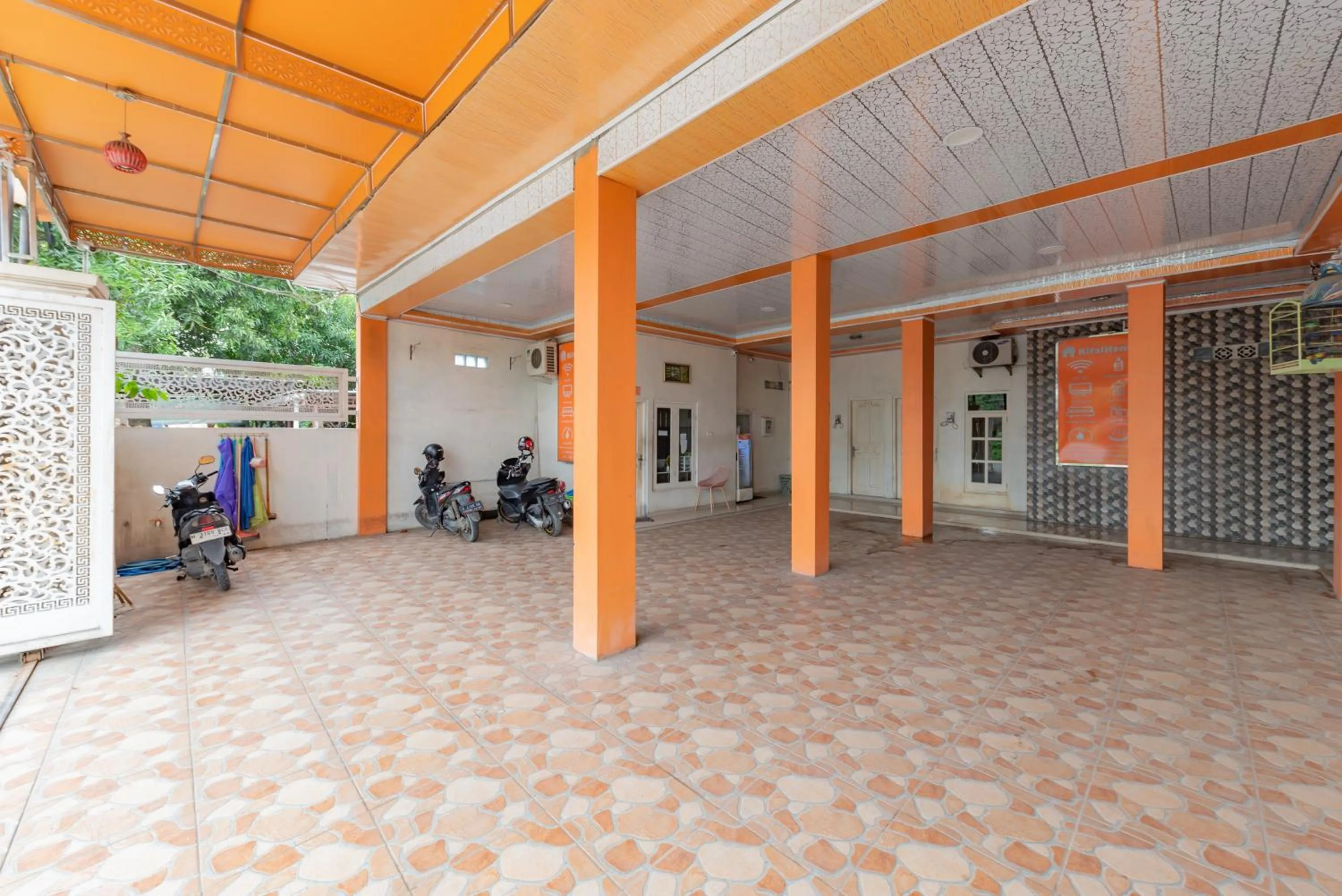 Parking in Urbanview Hotel Rifal Home Tegal