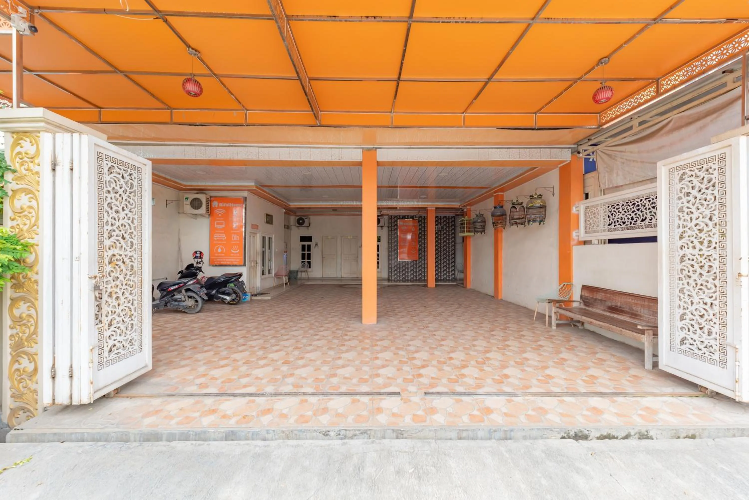 Parking in Urbanview Hotel Rifal Home Tegal