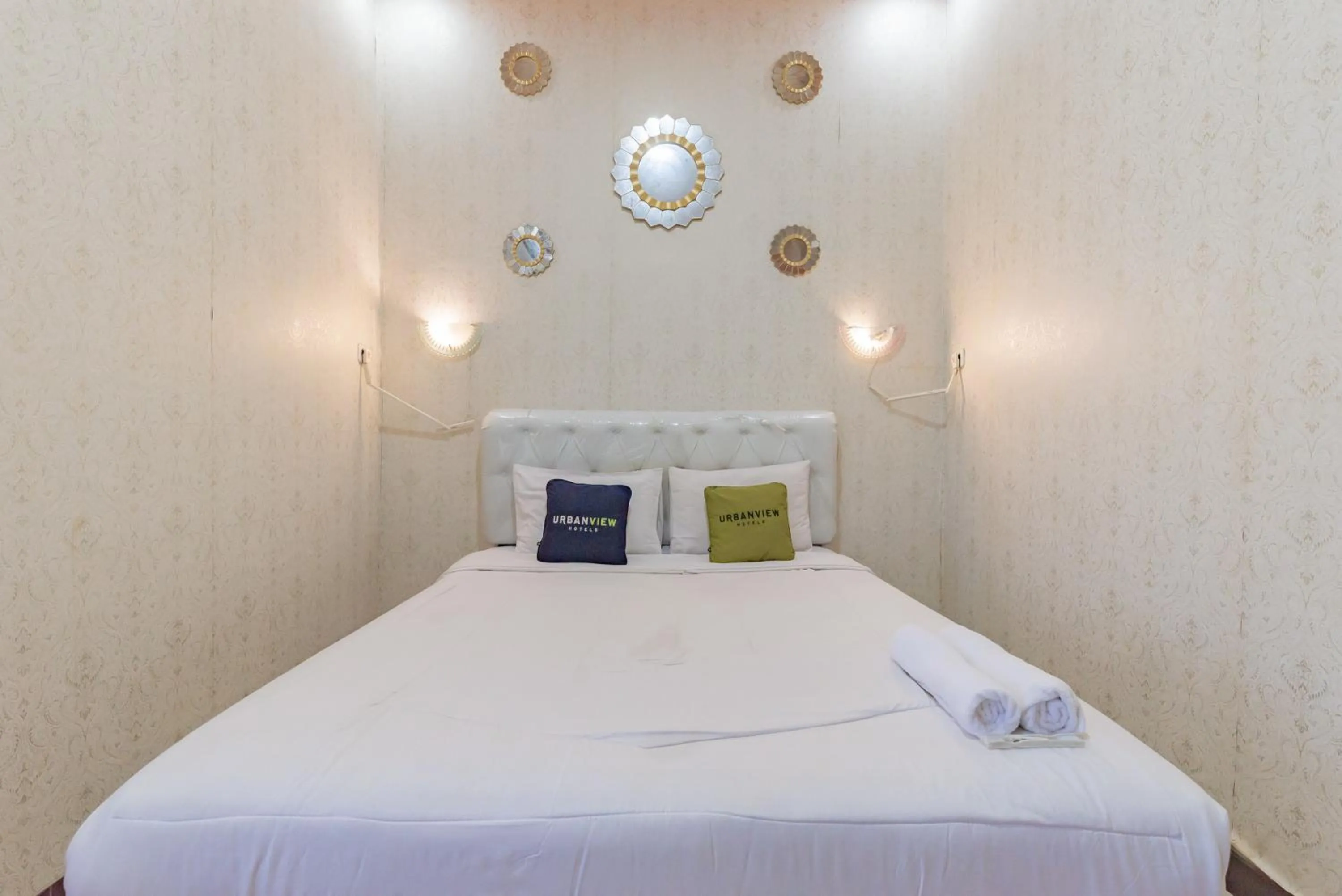 Bedroom, Bed in Urbanview Hotel Rifal Home Tegal