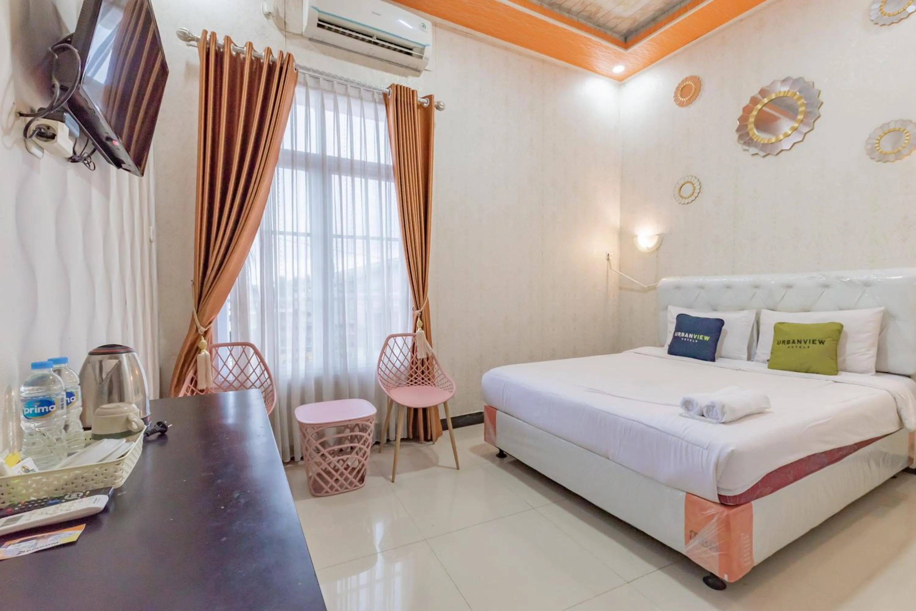 Bedroom, Bed in Urbanview Hotel Rifal Home Tegal