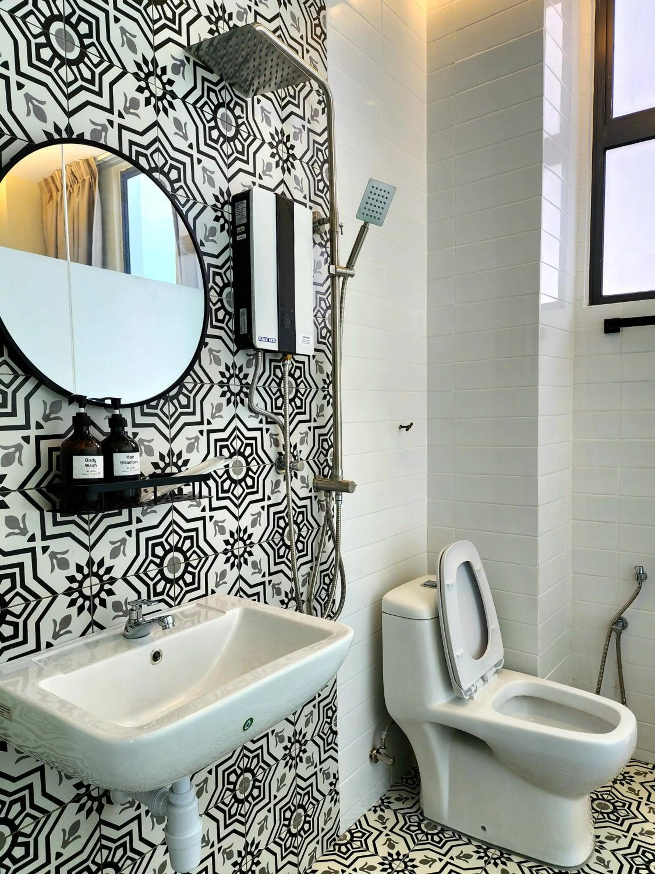 Toilet in Georgetown AY Hotel