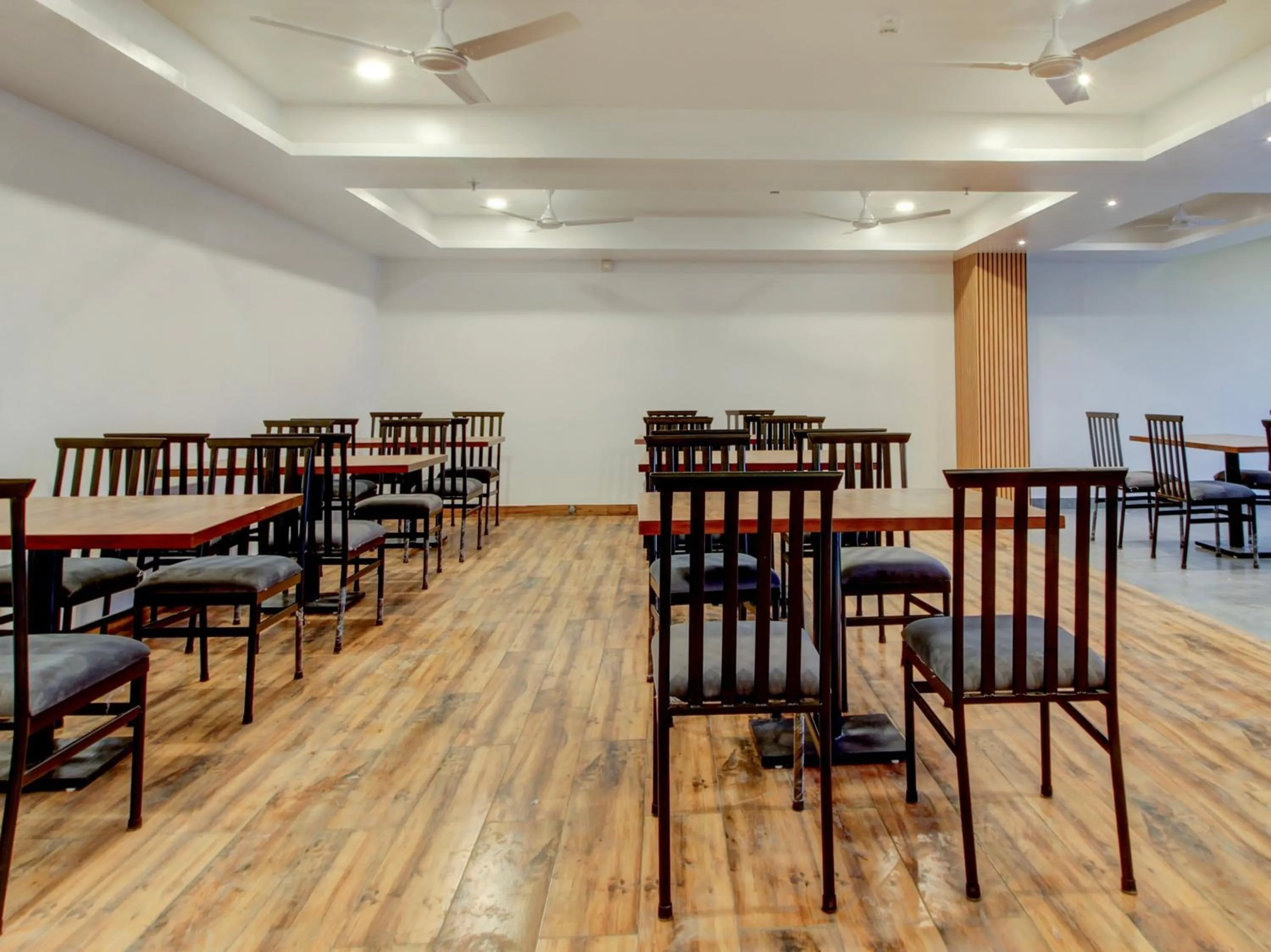Restaurant/places to eat in Super Townhouse Madgaon