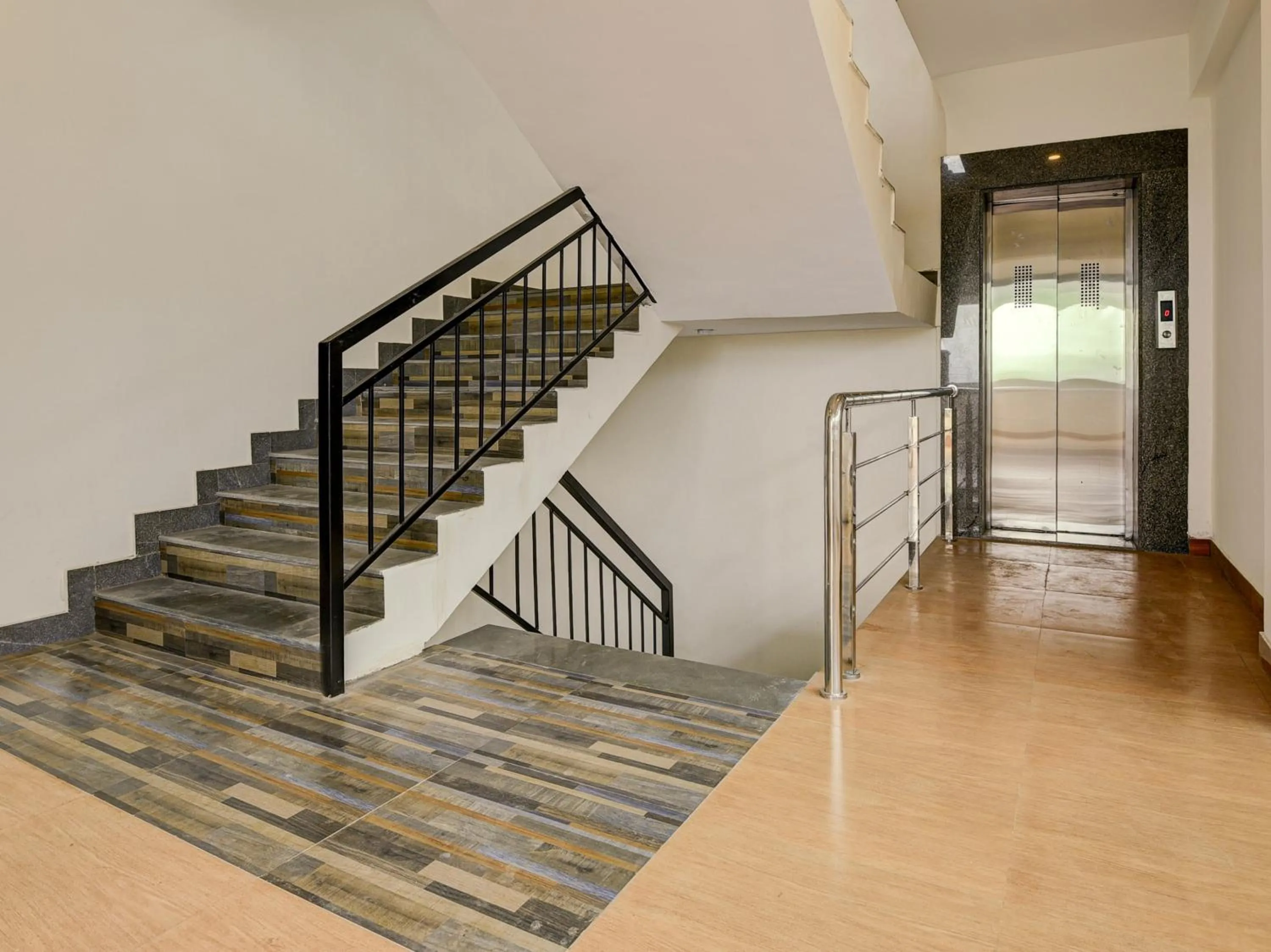 Lobby or reception in Super Townhouse Madgaon