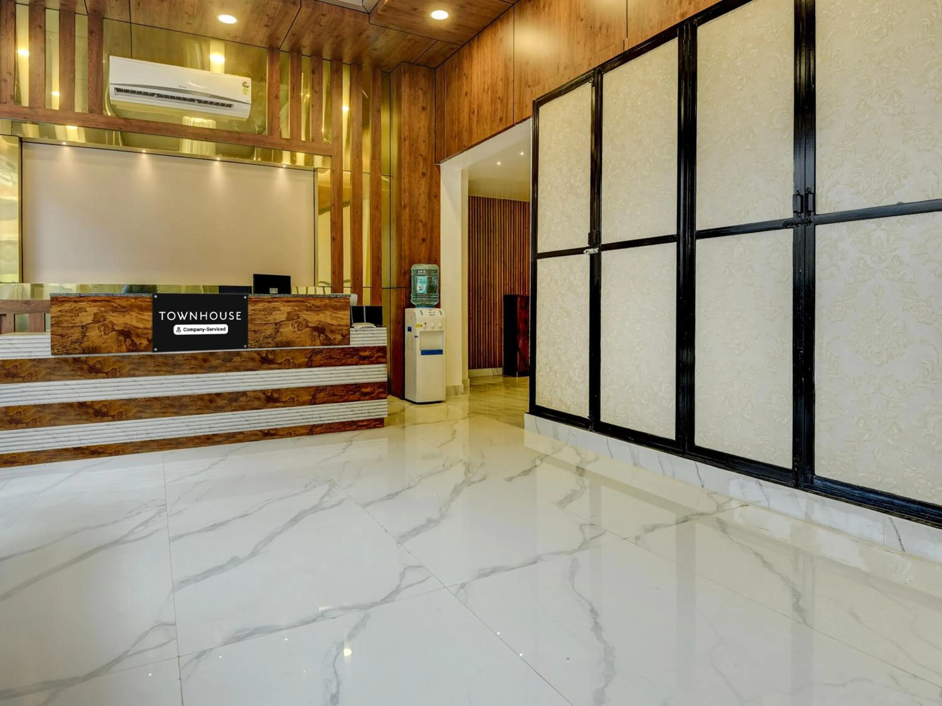 Lobby or reception in Super Townhouse Madgaon