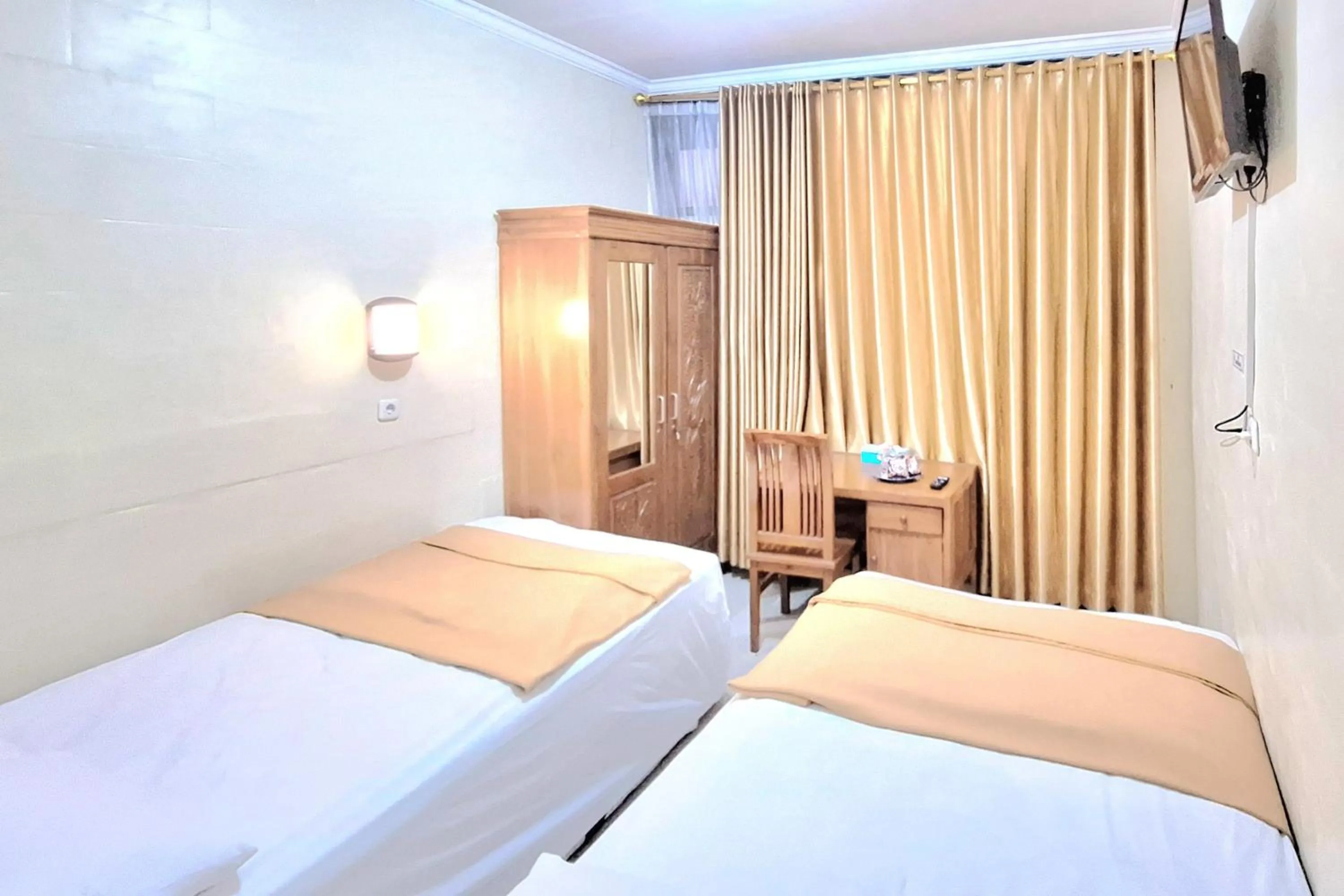 Bedroom in Griya Pradipa Syariah Near Balai Kota Batu Mitra RedDoorz