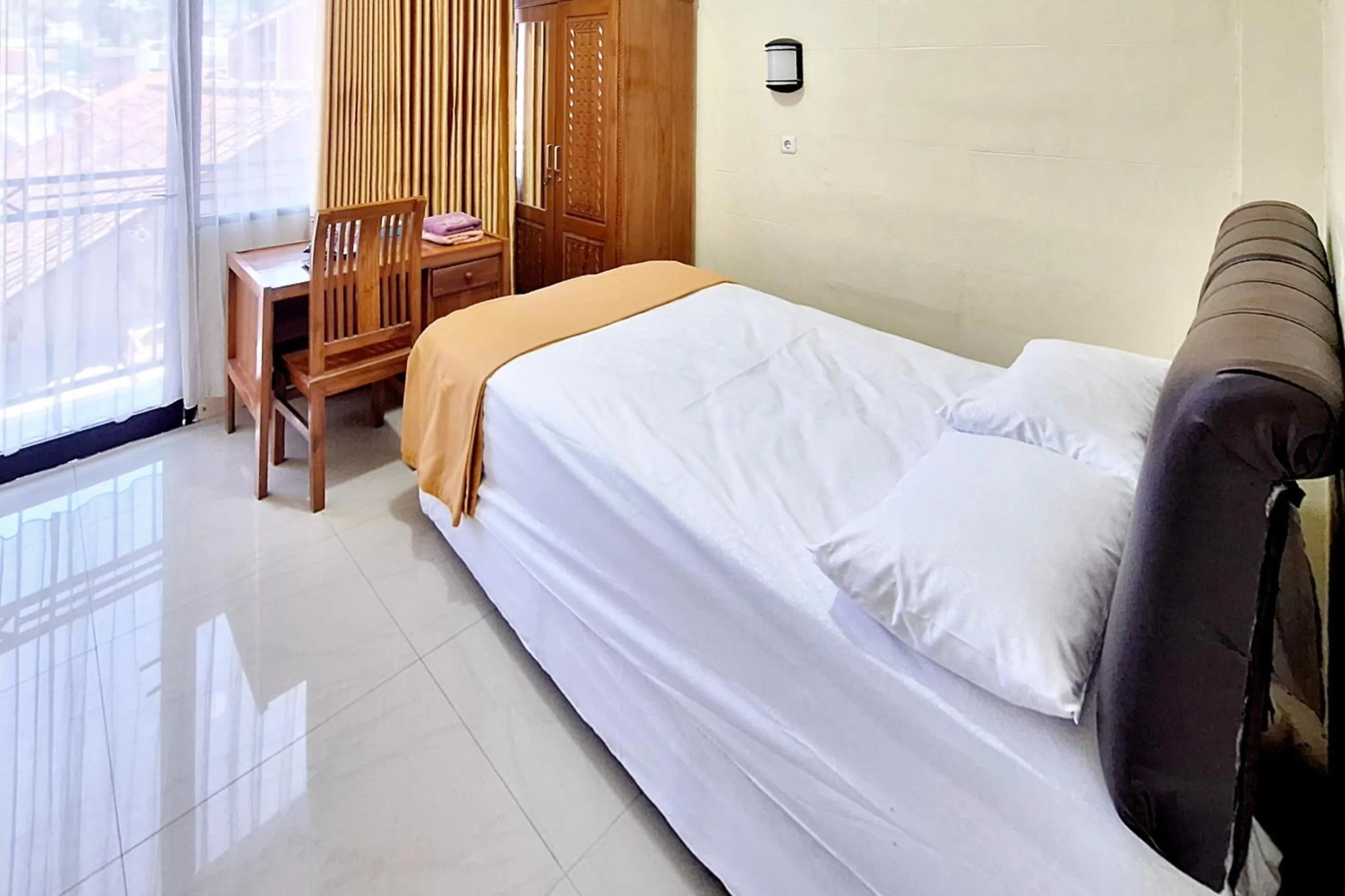 Bedroom in Griya Pradipa Syariah Near Balai Kota Batu Mitra RedDoorz