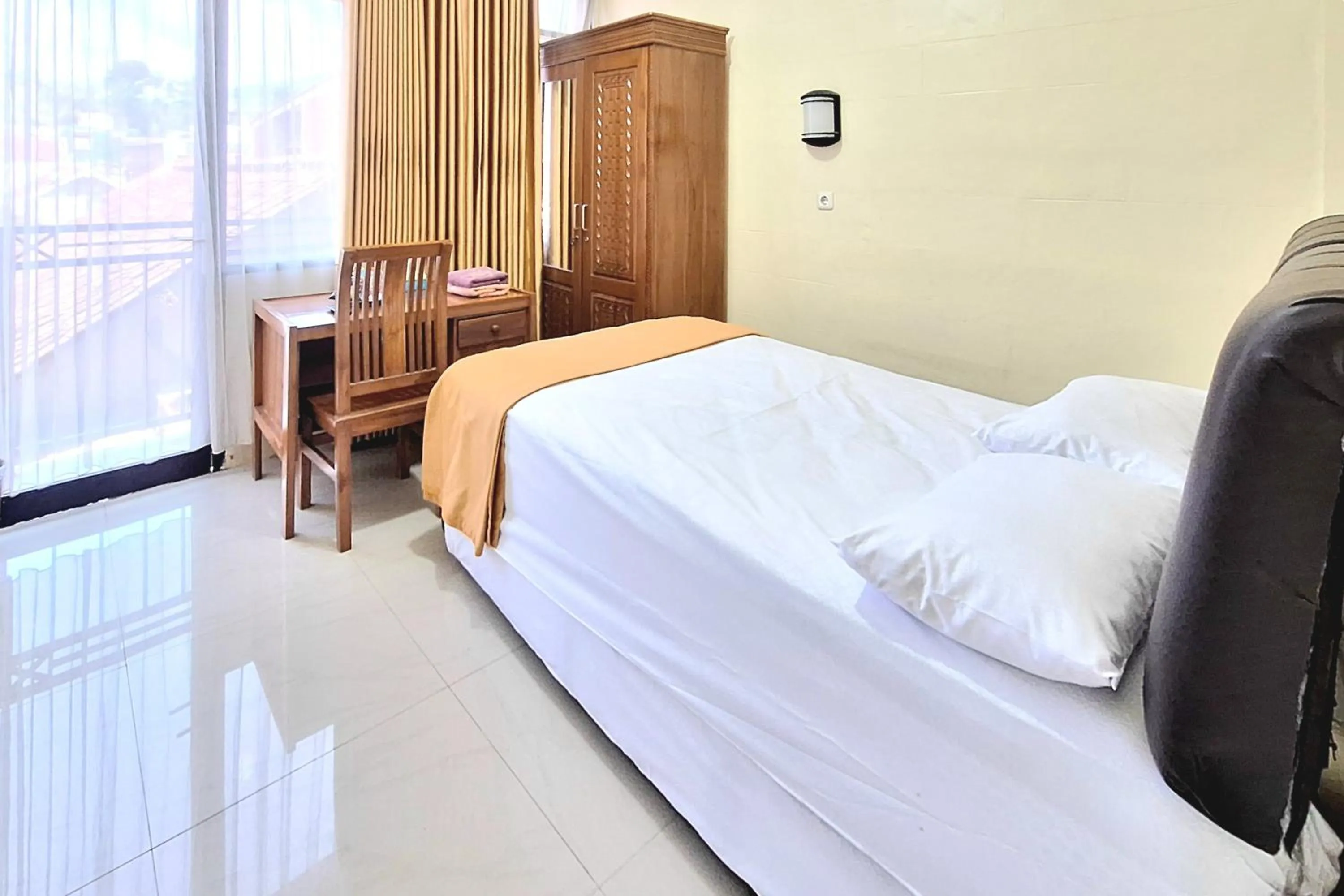 Bedroom in Griya Pradipa Syariah Near Balai Kota Batu Mitra RedDoorz