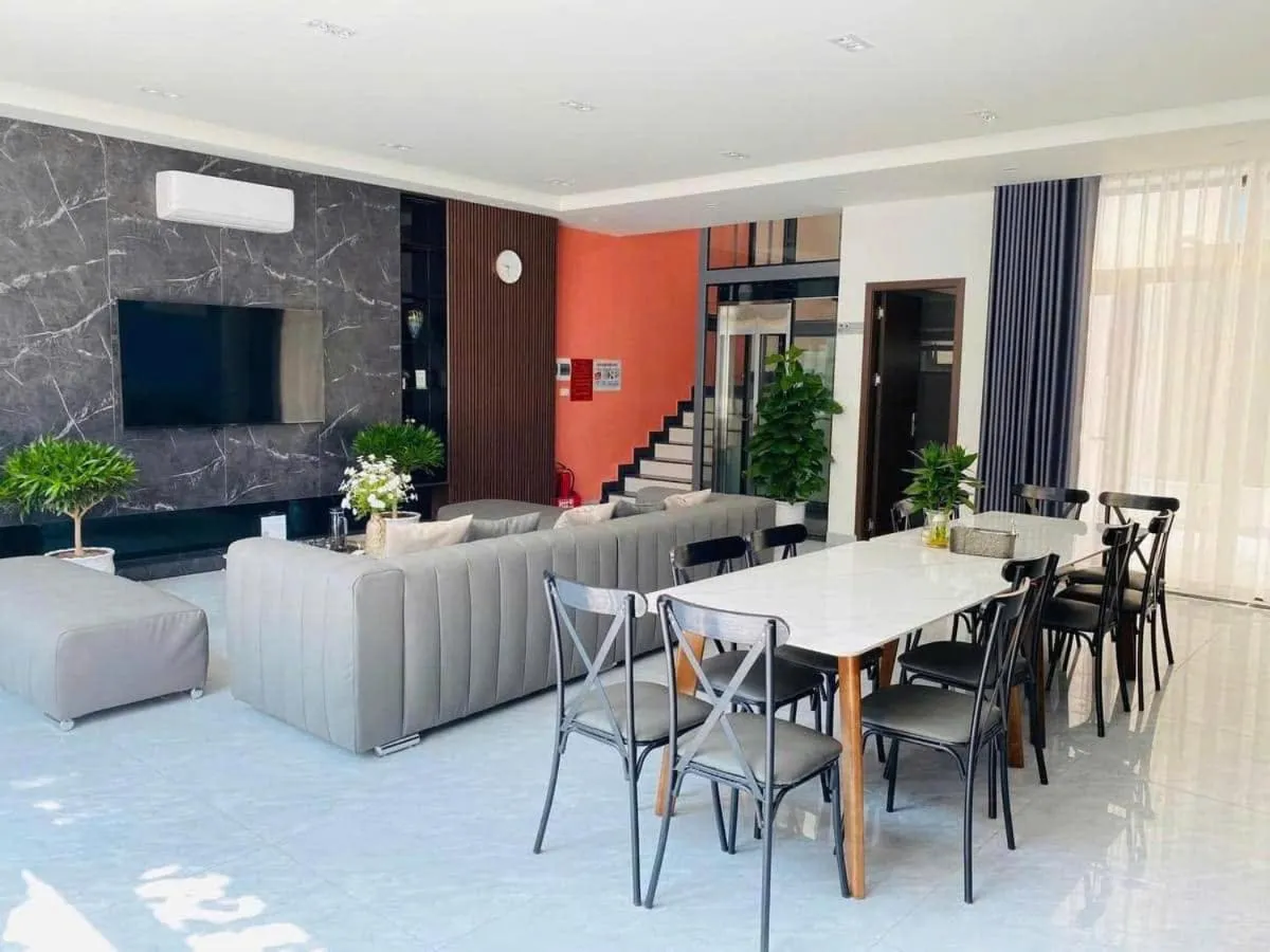 Communal lounge/ TV room in Flamingos Hải Tiến