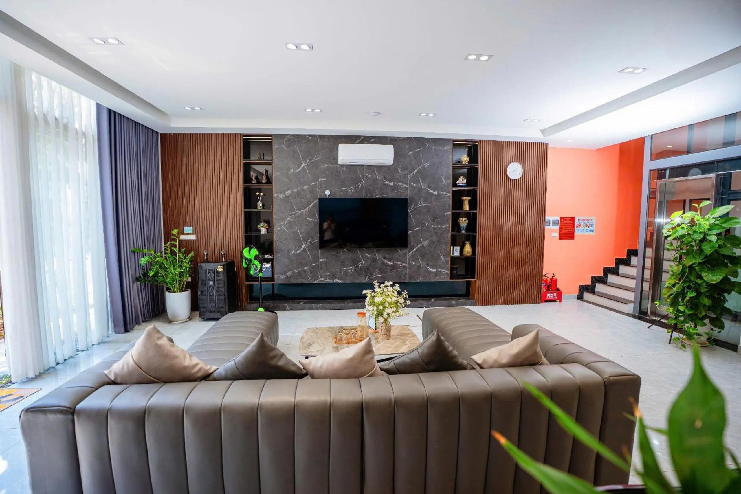 Communal lounge/ TV room in Flamingos Hải Tiến