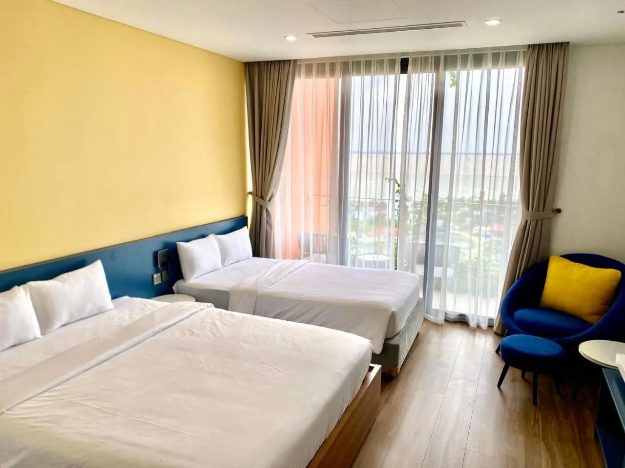 Bed in Flamingos Hải Tiến