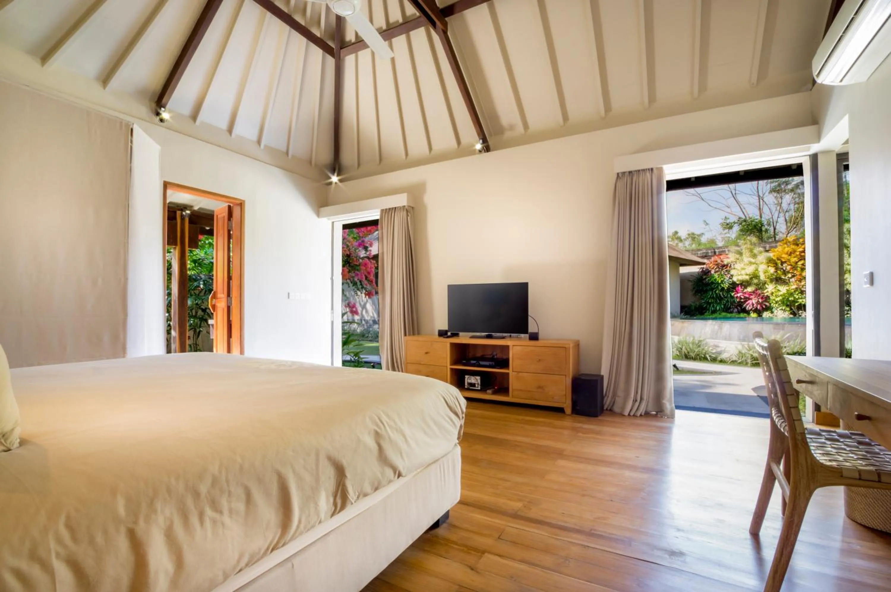 Bed in Akilea Luxury Villas