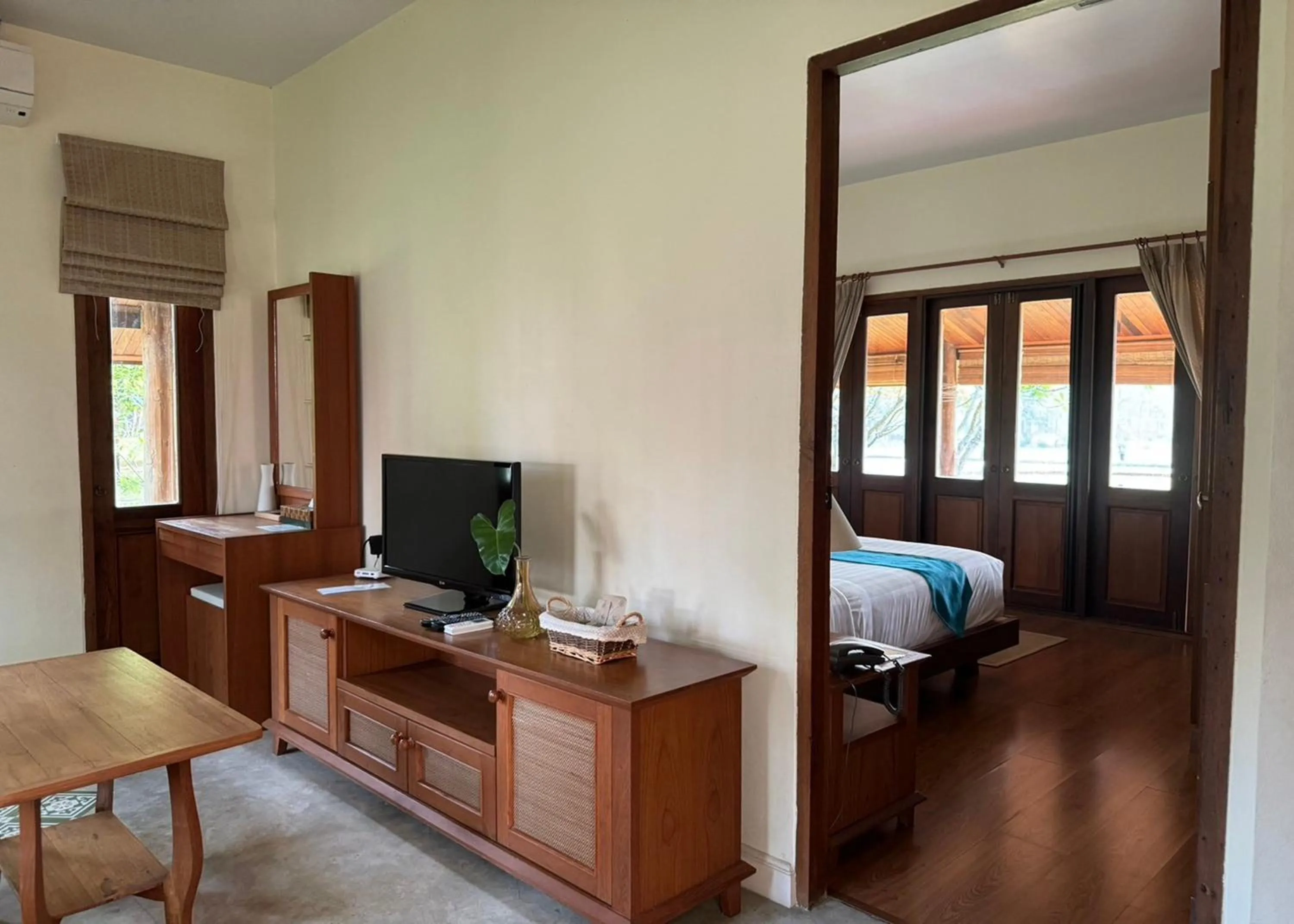 TV and multimedia, Bed in Karina Resort Chiang Mai