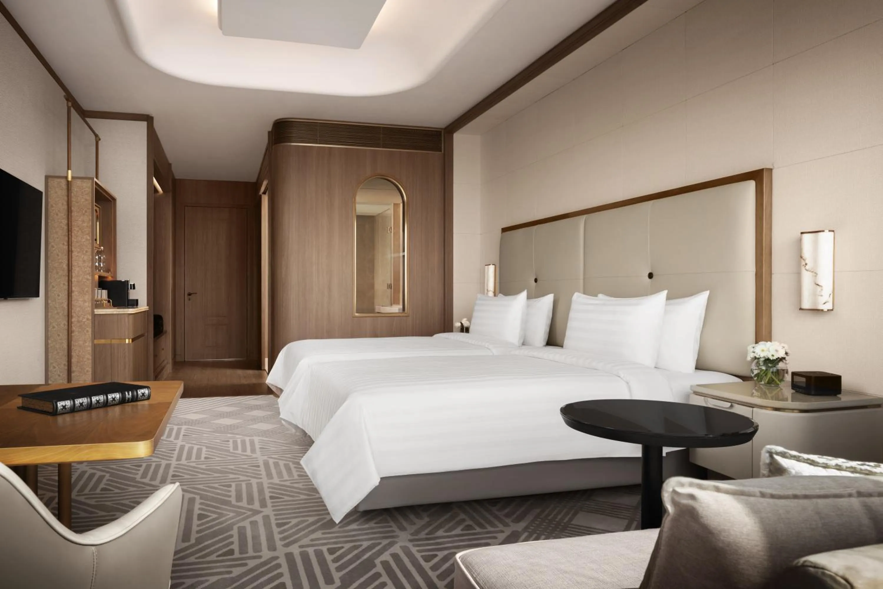 Bed in Shangri-La Phnom Penh