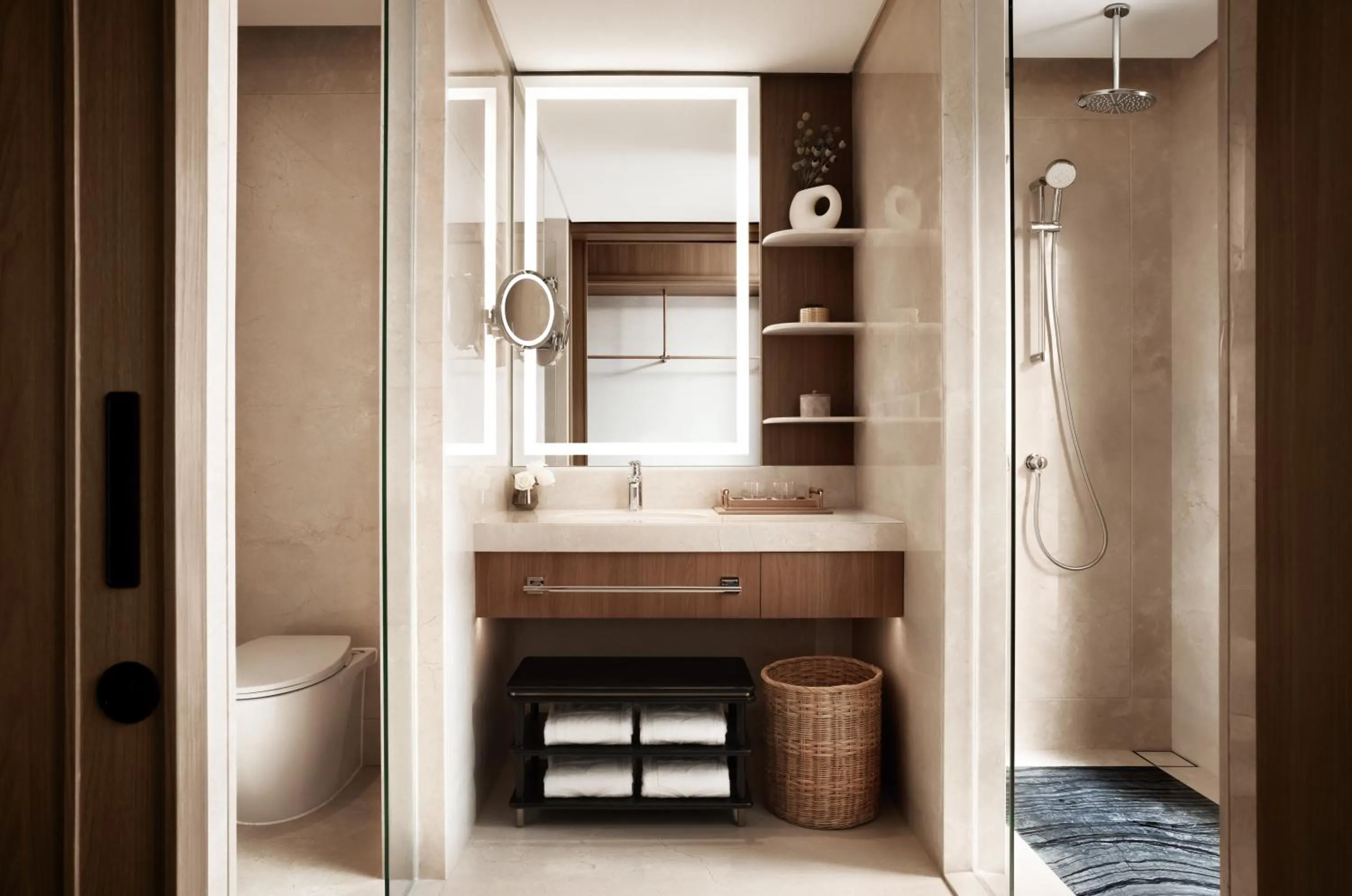 Shower in Shangri-La Phnom Penh