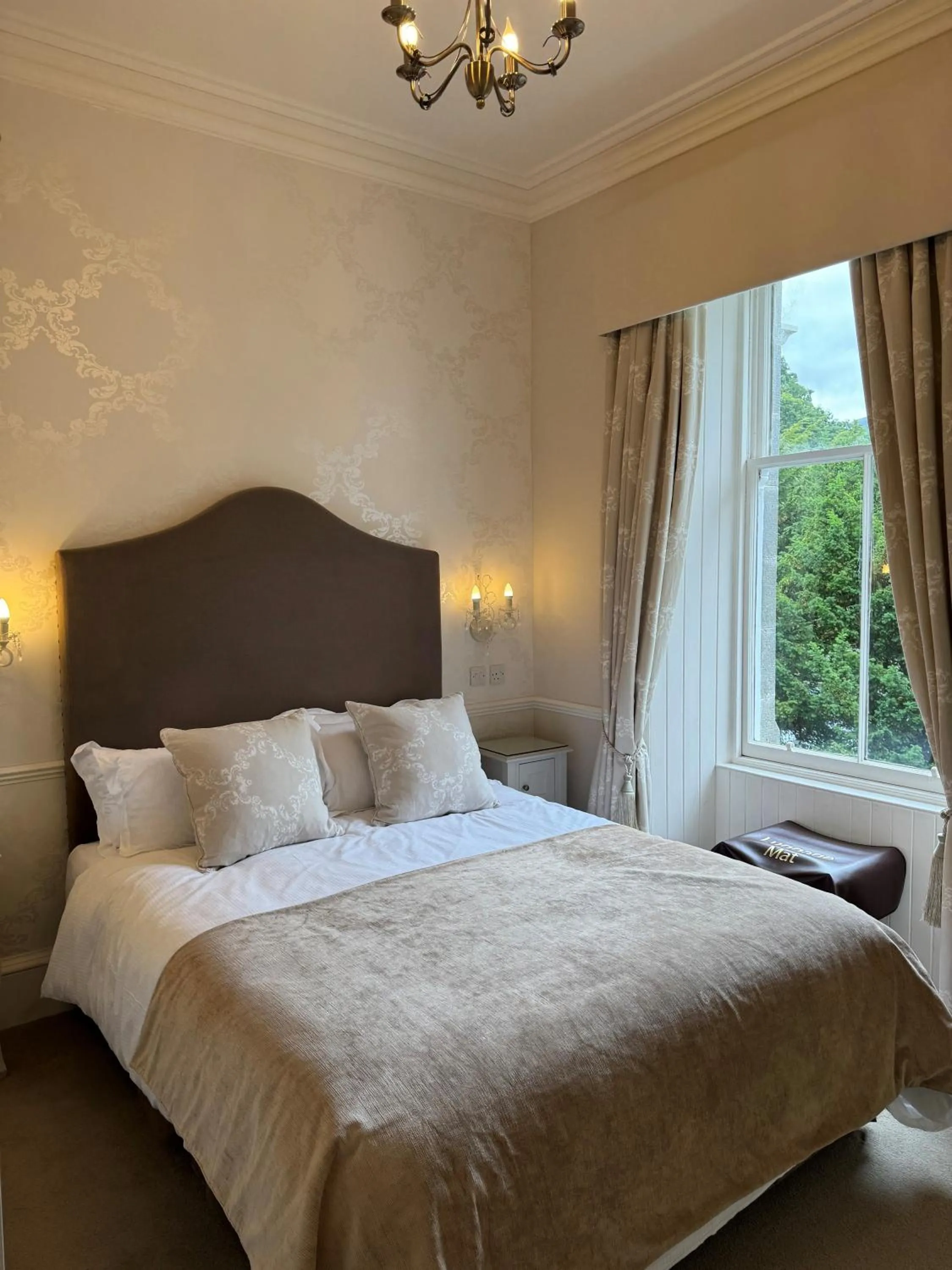 Bed in Wellwood Manor